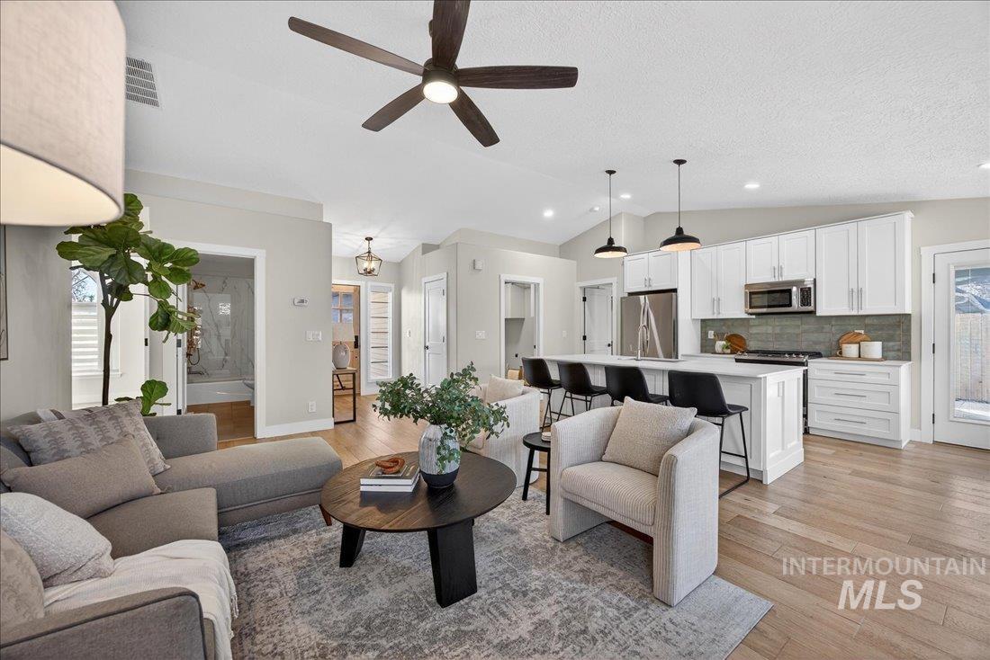 964 E Cembra St, Eagle, Idaho 83616, 3 Bedrooms, 2 Bathrooms, Residential For Sale, Price $545,000,MLS 98976973