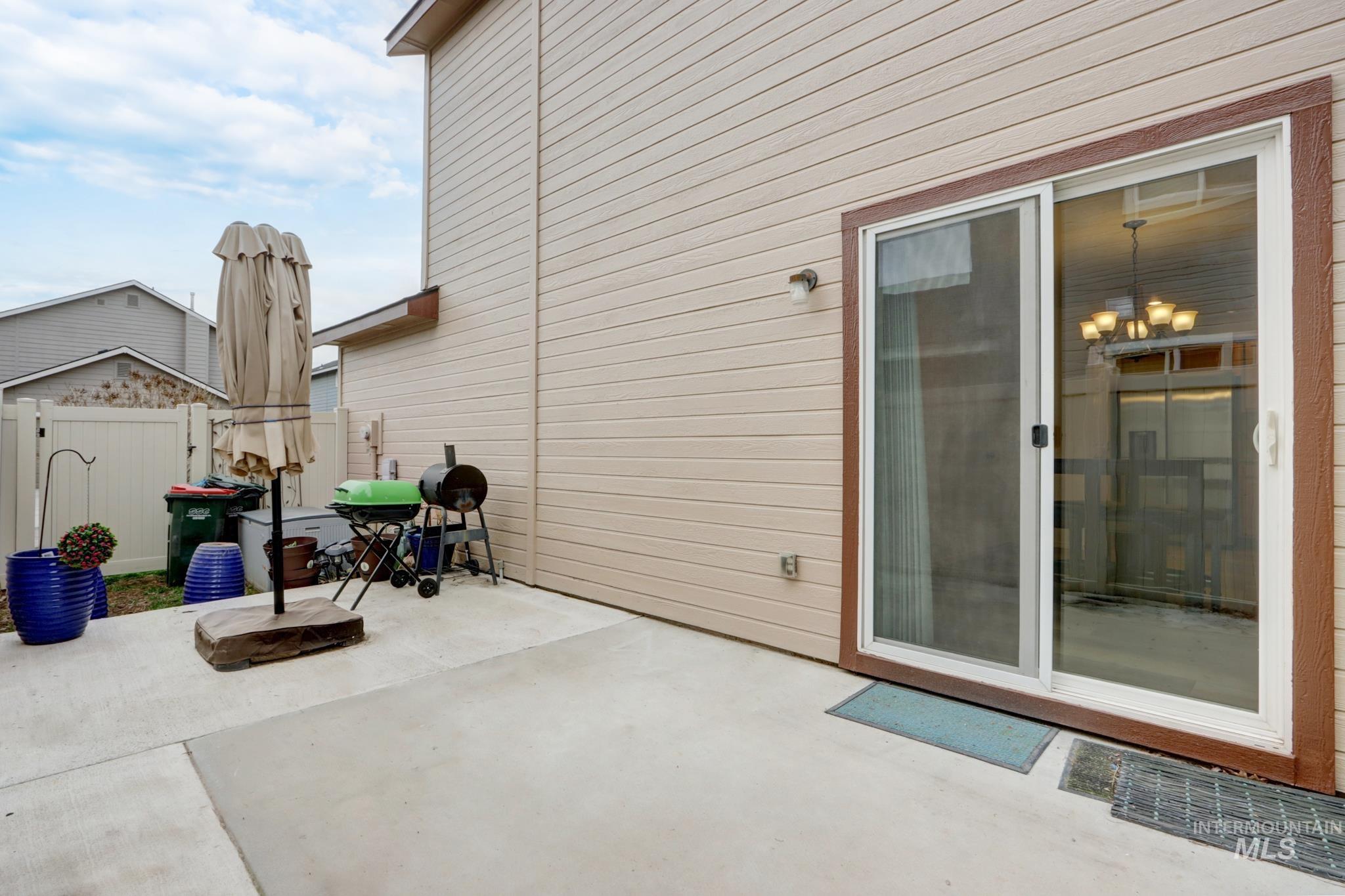 698 N Carisbrooke Ave., Meridian, Idaho 83642, 3 Bedrooms, 2.5 Bathrooms, Residential For Sale, Price $398,000, 98976980