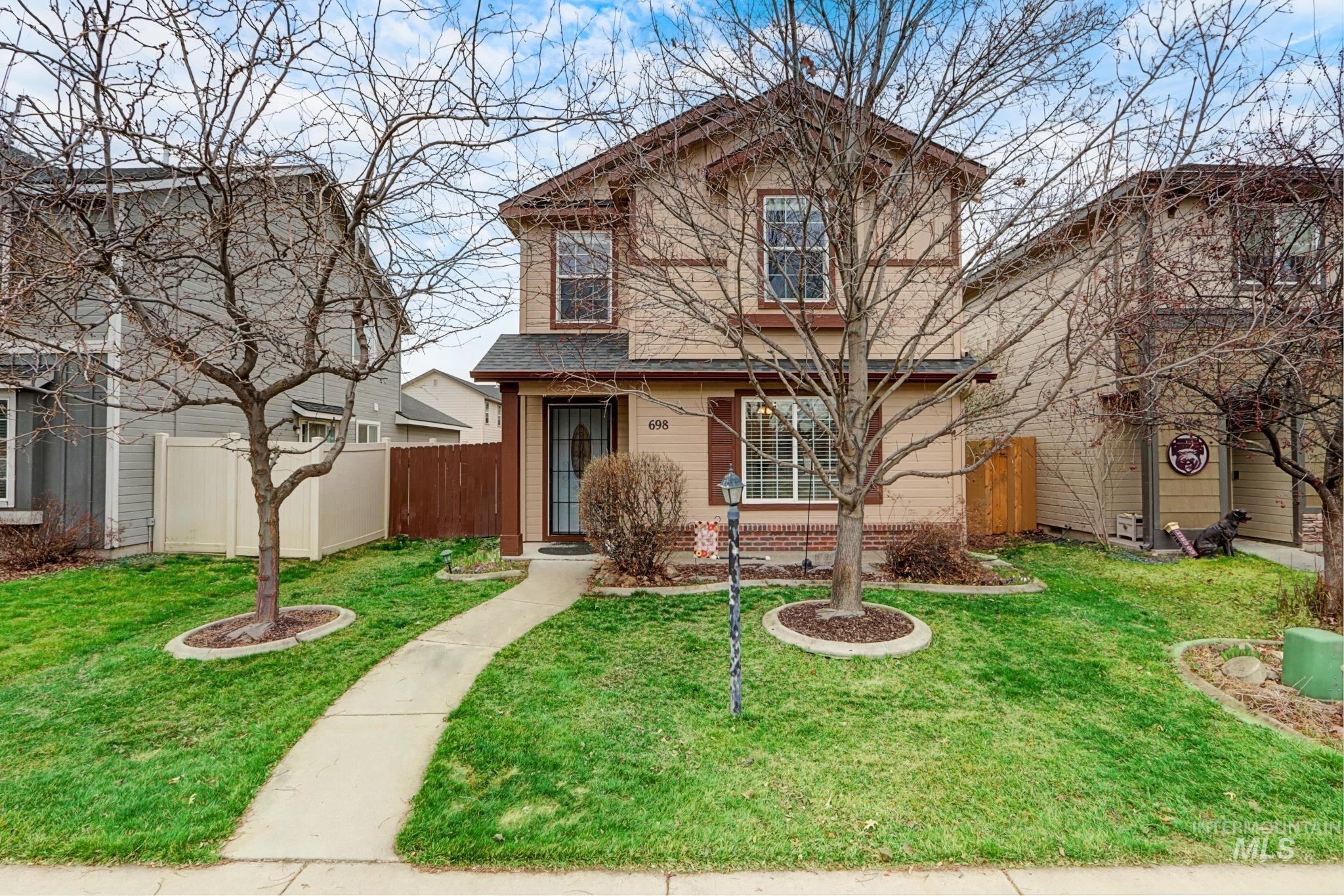 698 N Carisbrooke Ave., Meridian, Idaho 83642, 3 Bedrooms, 2.5 Bathrooms, Residential For Sale, Price $398,000, 98976980