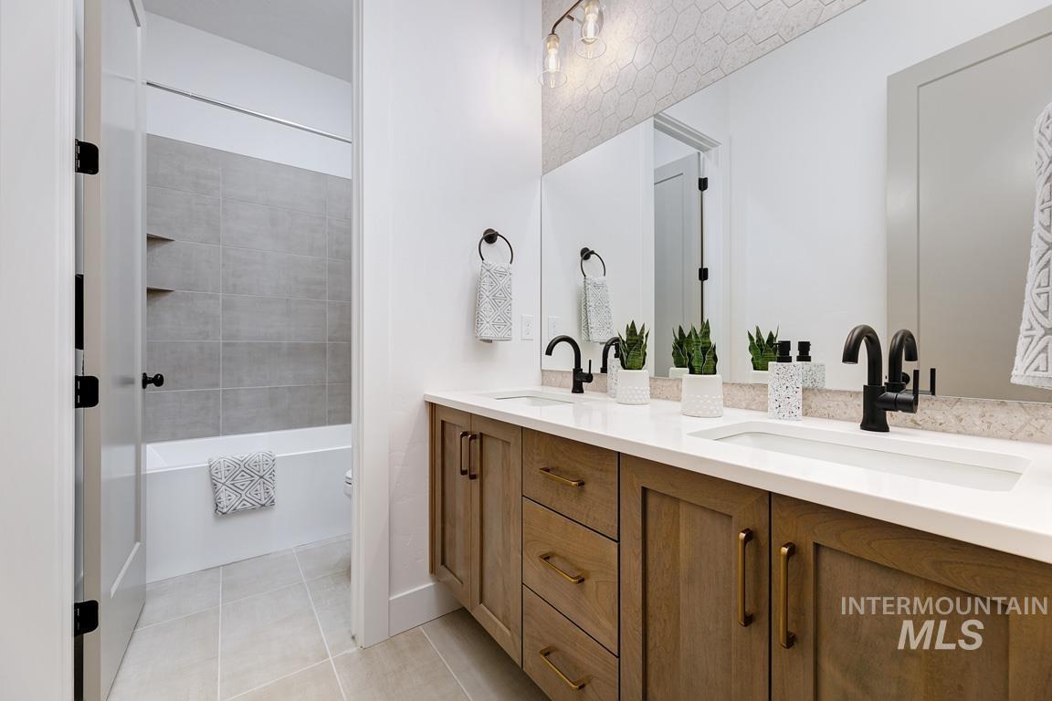 21695 Appaloosa Ave, Star, Idaho 83669, 4 Bedrooms, 3 Bathrooms, Residential For Sale, Price $1,560,366,MLS 98976981