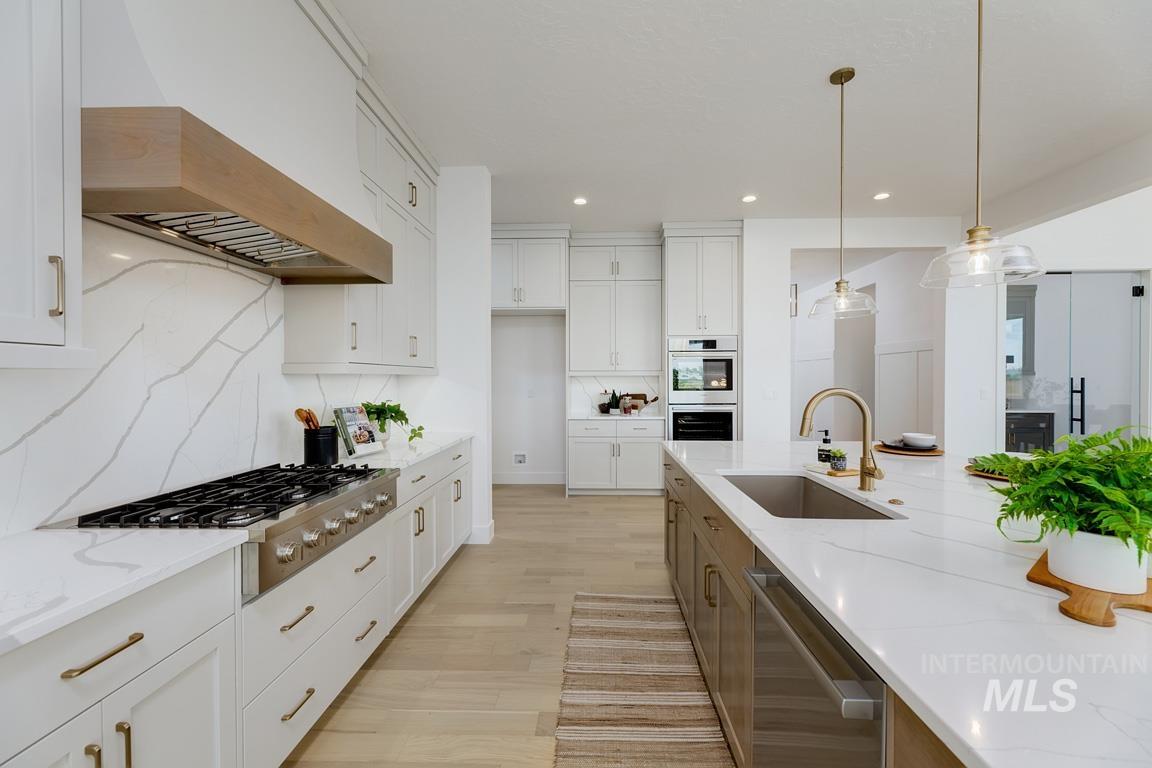 21695 Appaloosa Ave, Star, Idaho 83669, 4 Bedrooms, 3 Bathrooms, Residential For Sale, Price $1,560,366,MLS 98976981