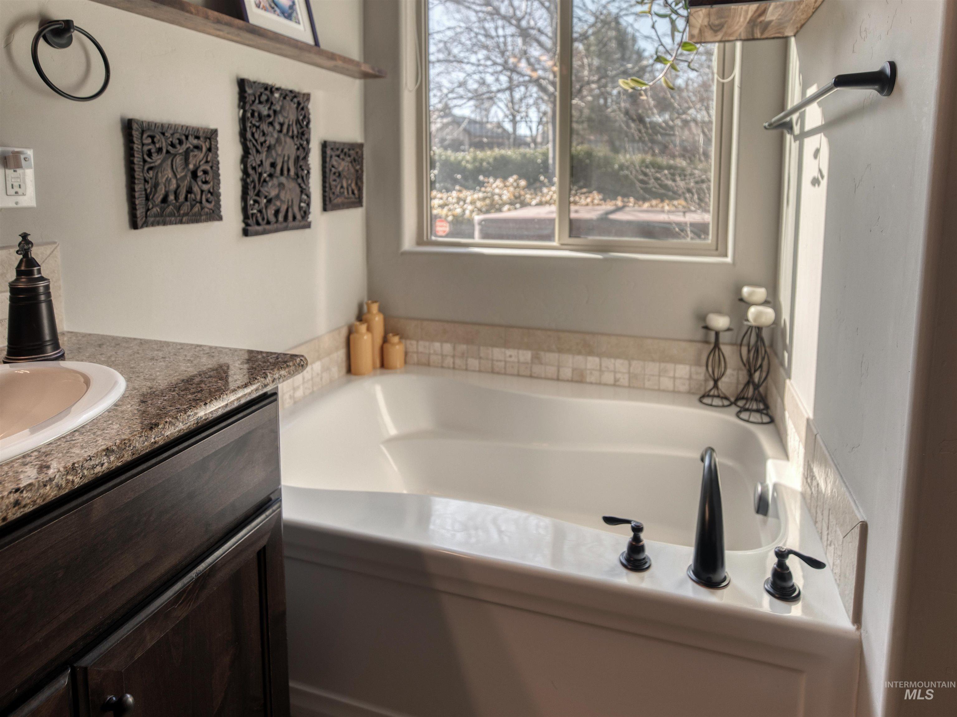 12309 S Carriage Hill Way, Nampa, Idaho 83686, 3 Bedrooms, 3 Bathrooms, Residential For Sale, Price $719,900, 98976985