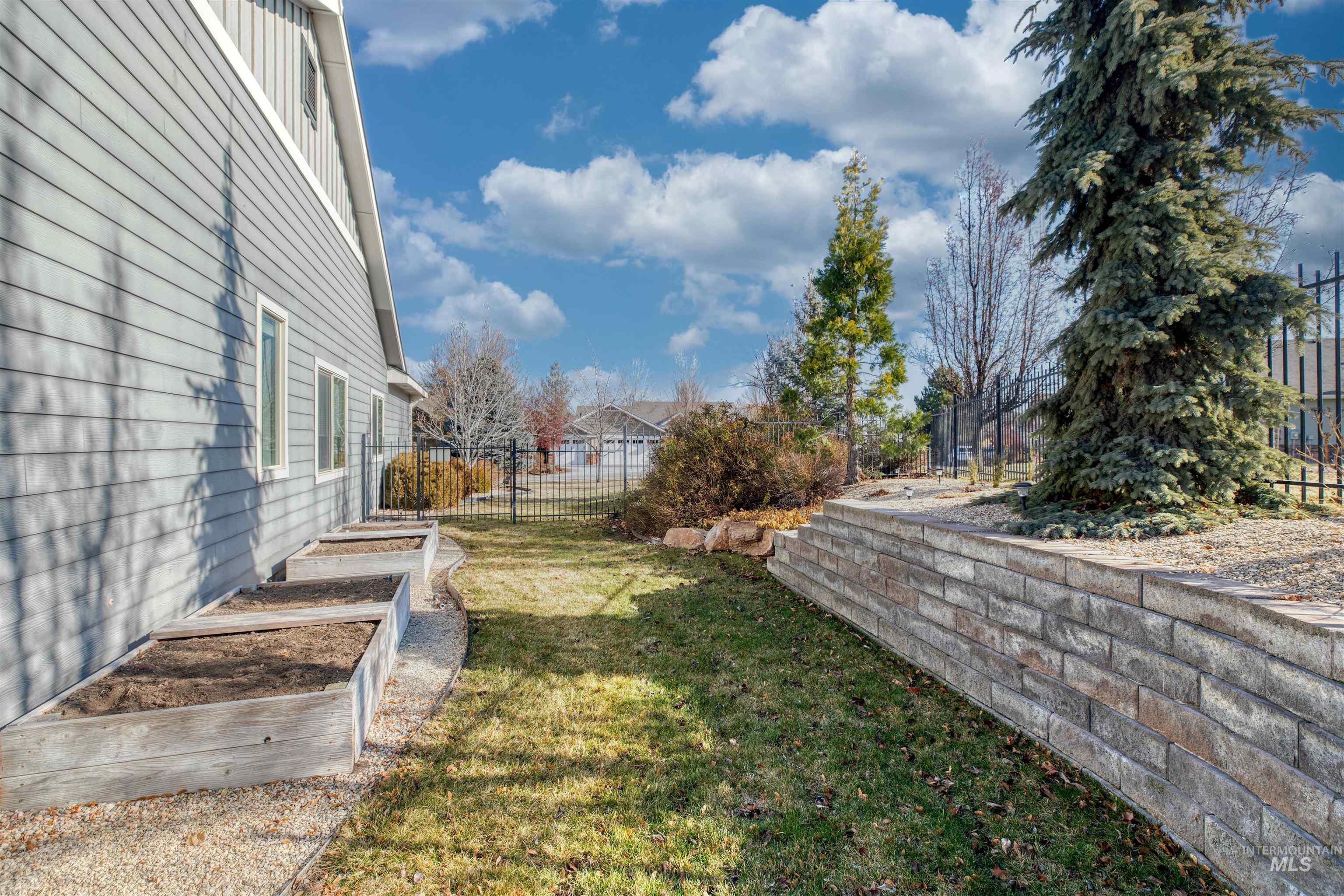 12309 S Carriage Hill Way, Nampa, Idaho 83686, 3 Bedrooms, 3 Bathrooms, Residential For Sale, Price $719,900, 98976985