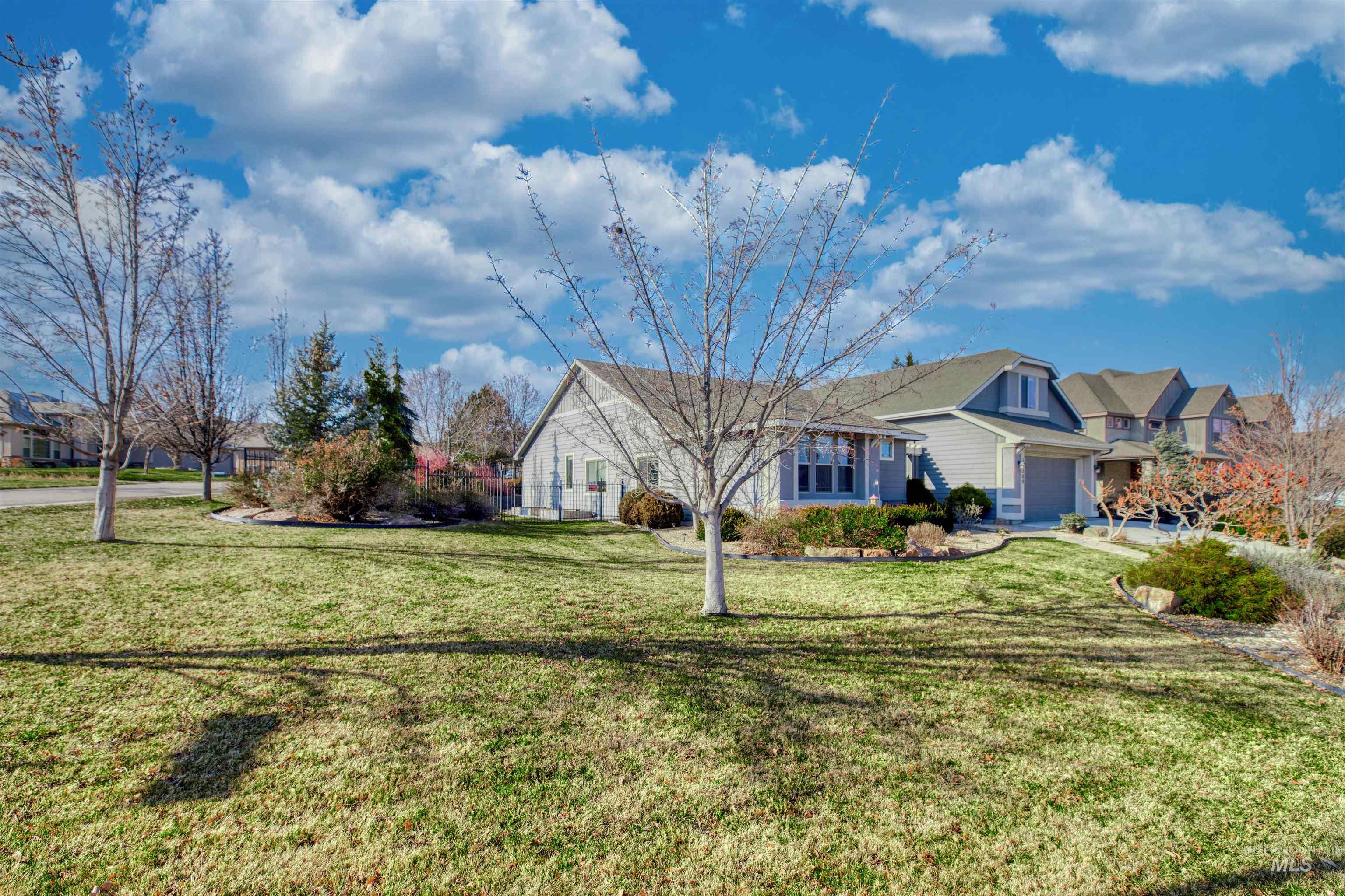 12309 S Carriage Hill Way, Nampa, Idaho 83686, 3 Bedrooms, 3 Bathrooms, Residential For Sale, Price $719,900, 98976985