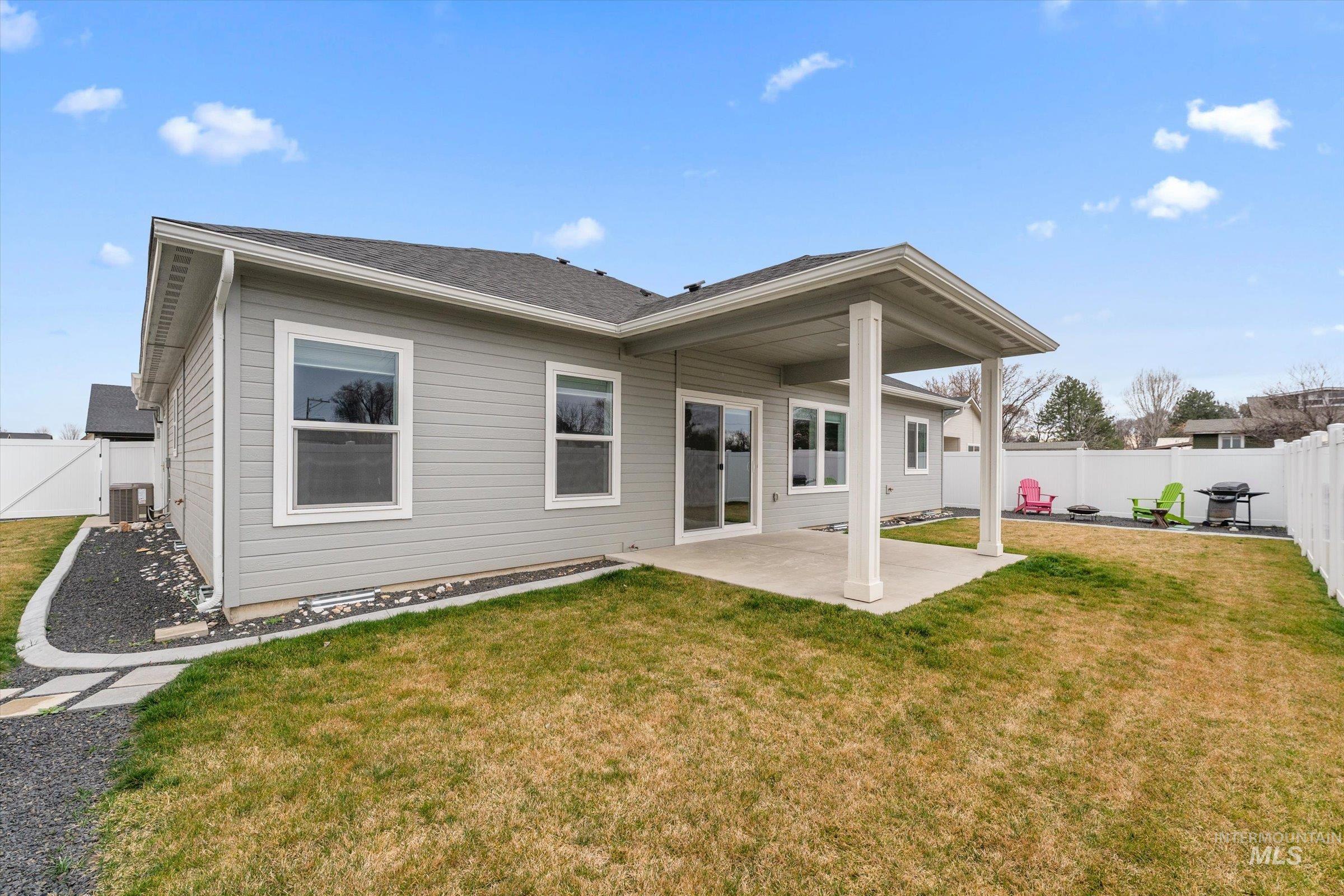 2003 Austin Way, Fruitland, Idaho 83619, 3 Bedrooms, 2 Bathrooms, Residential For Sale, Price $400,000, 98976986