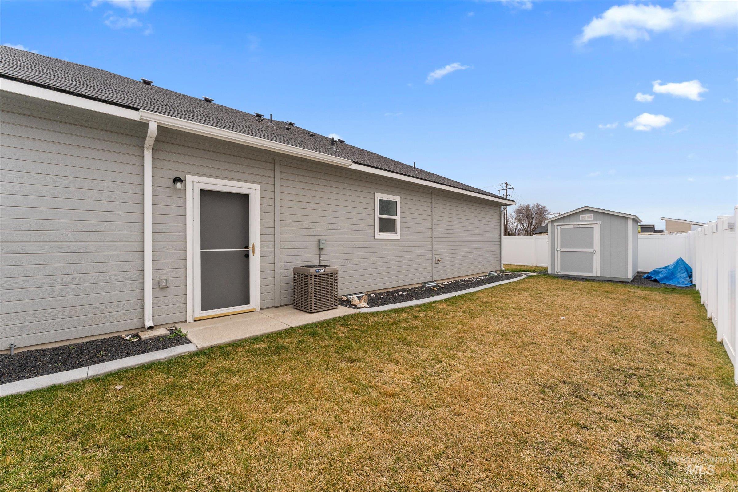 2003 Austin Way, Fruitland, Idaho 83619, 3 Bedrooms, 2 Bathrooms, Residential For Sale, Price $400,000, 98976986