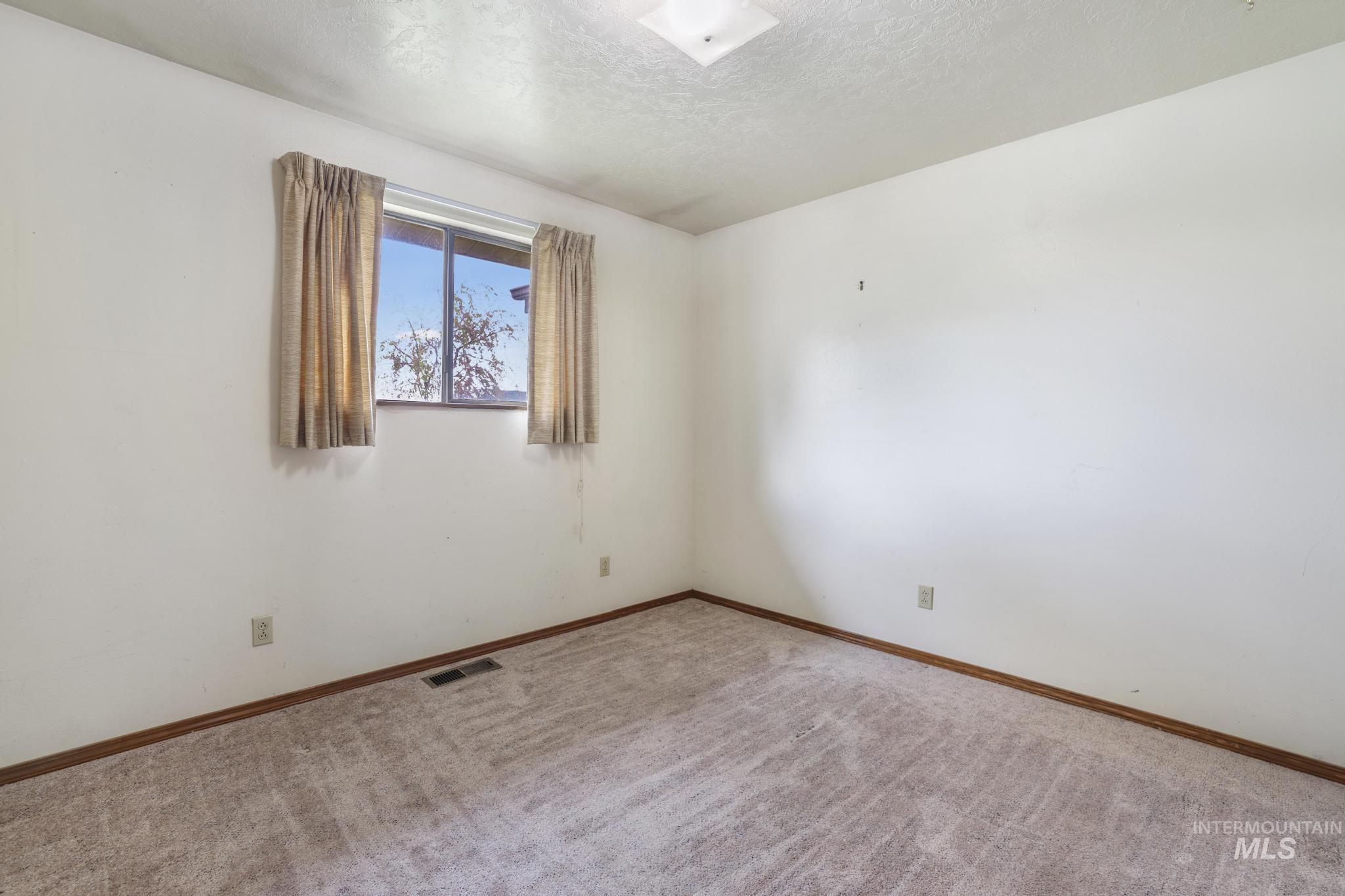 1055 S Adell Ave, Filer, Idaho 83328, 3 Bedrooms, 2 Bathrooms, Residential For Sale, Price $314,999, 98976989