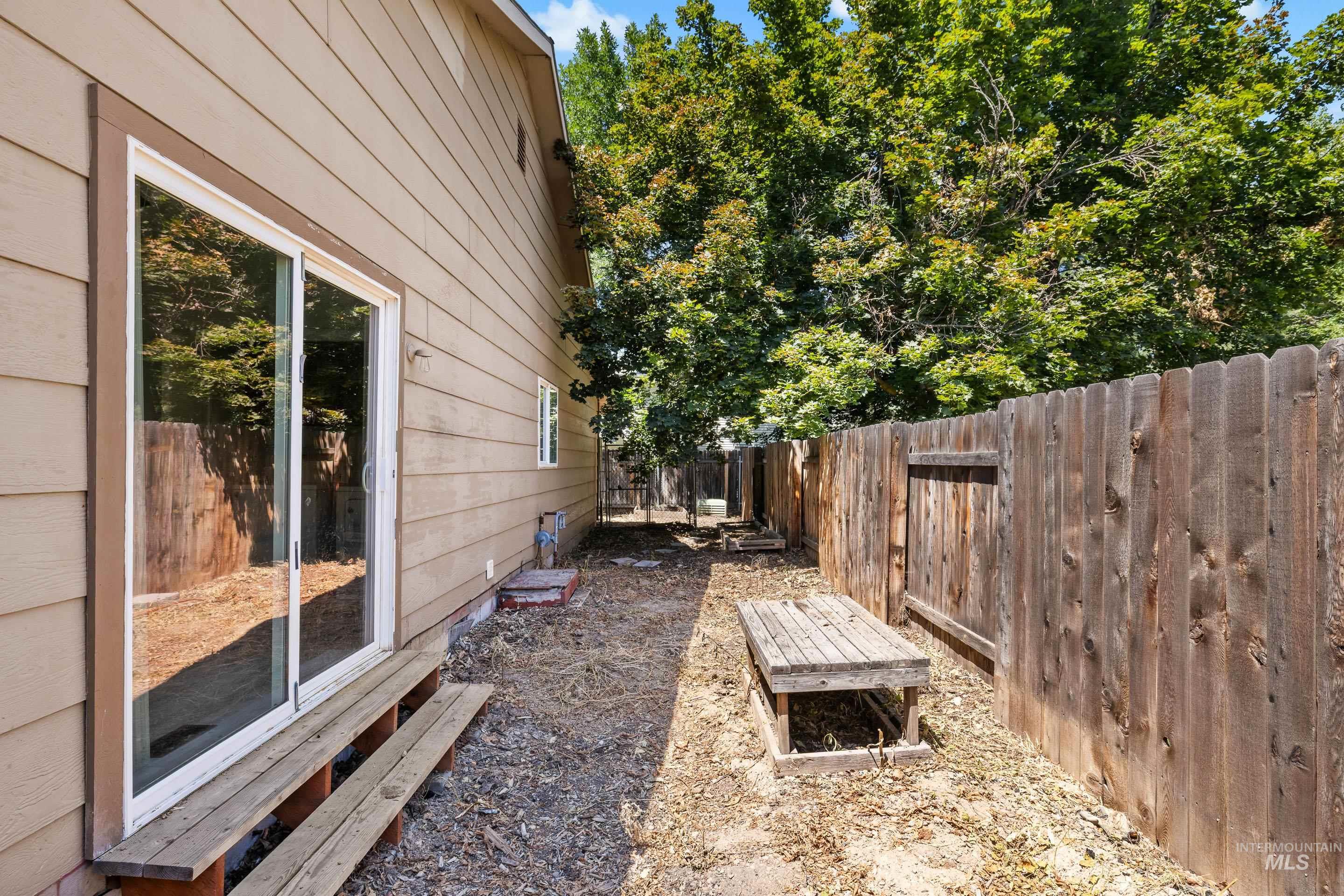 10490 W Cory St, Boise, Idaho 83704, 3 Bedrooms, 2 Bathrooms, Residential For Sale, Price $359,900, 98976992