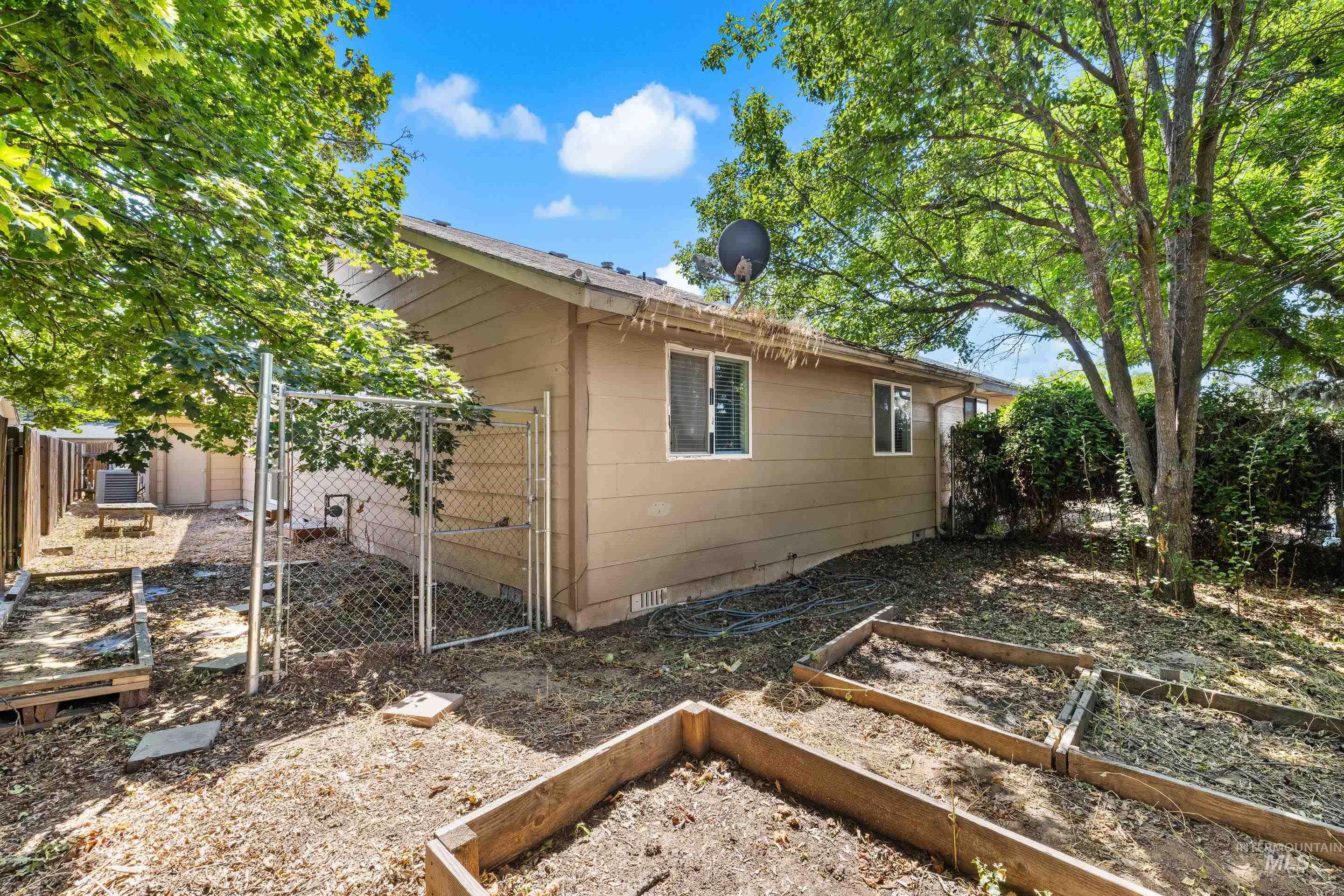 10490 W Cory St, Boise, Idaho 83704, 3 Bedrooms, 2 Bathrooms, Residential For Sale, Price $359,900, 98976992