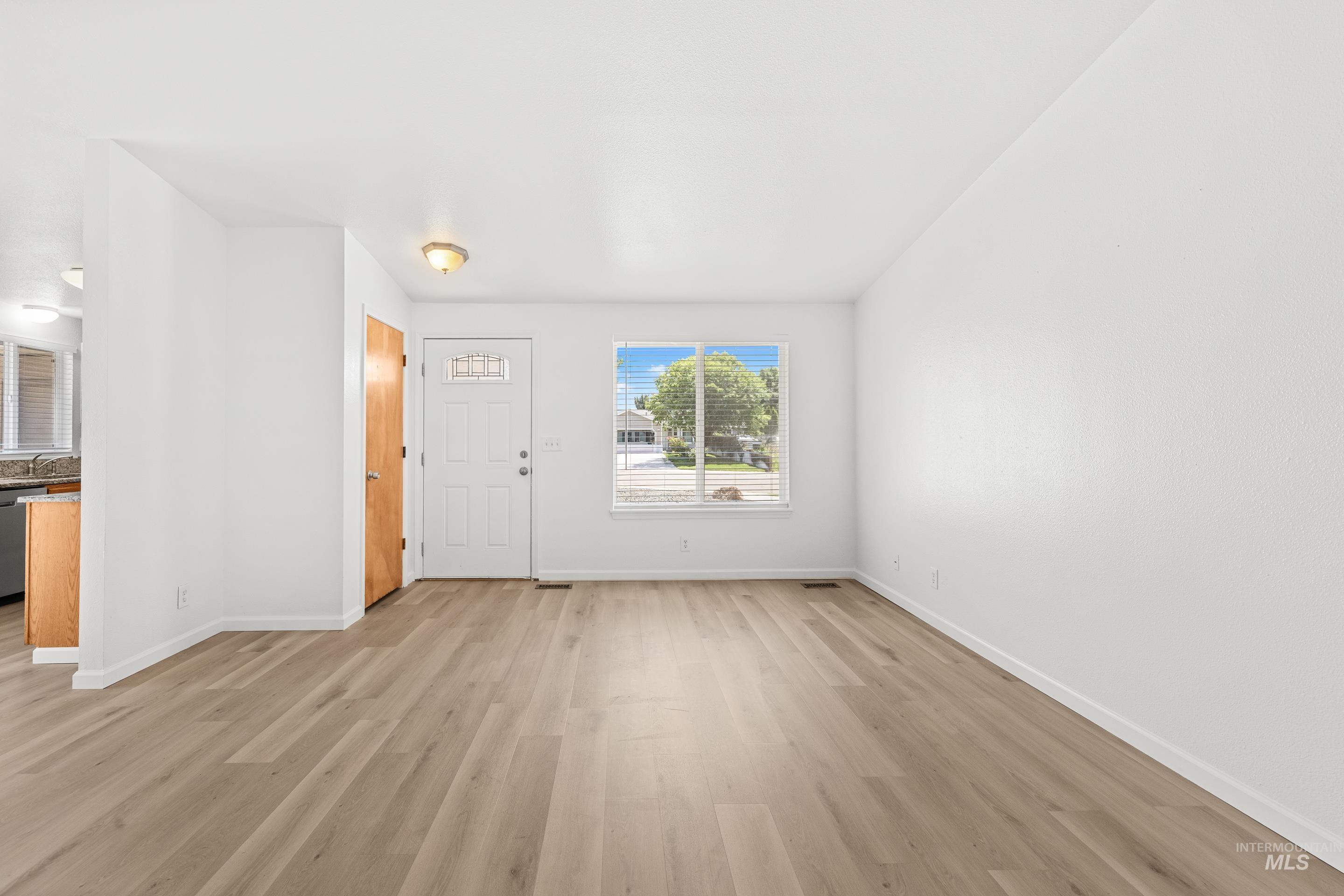 10490 W Cory St, Boise, Idaho 83704, 3 Bedrooms, 2 Bathrooms, Residential For Sale, Price $359,900, 98976992