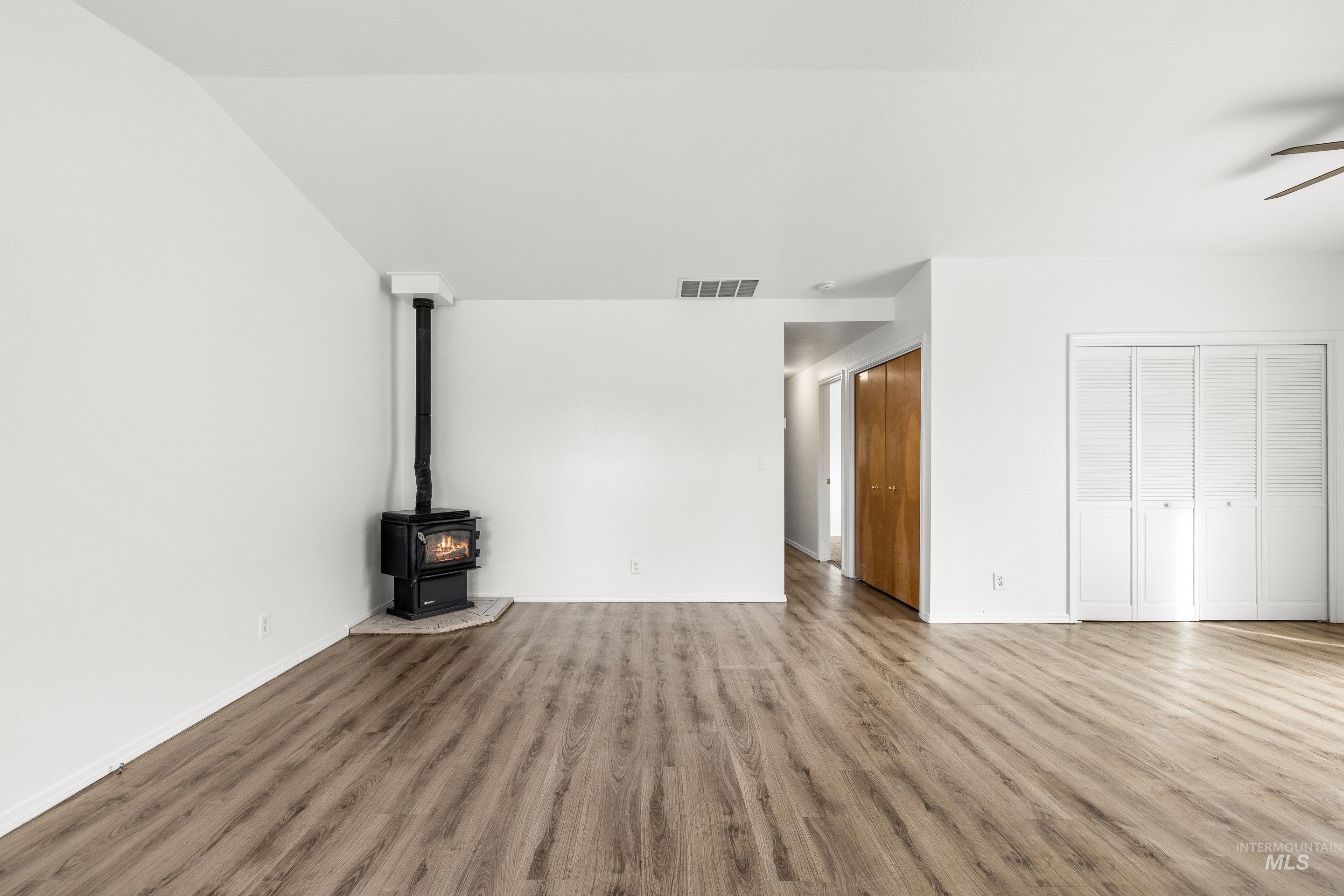 10490 W Cory St, Boise, Idaho 83704-5463, 3 Bedrooms, 2 Bathrooms, Residential For Sale, Price $359,900, 98976992