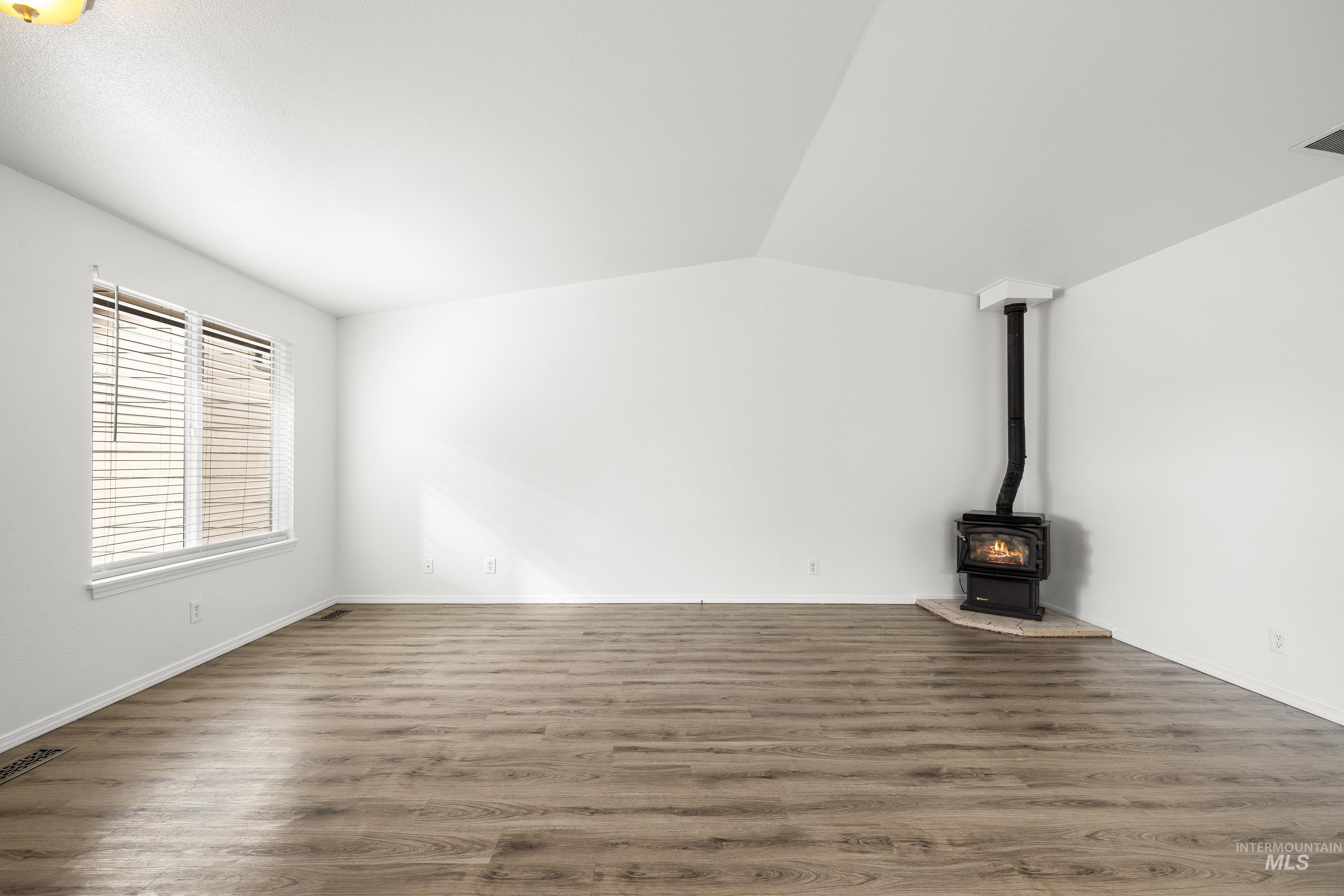 10490 W Cory St, Boise, Idaho 83704-5463, 3 Bedrooms, 2 Bathrooms, Residential For Sale, Price $359,900, 98976992