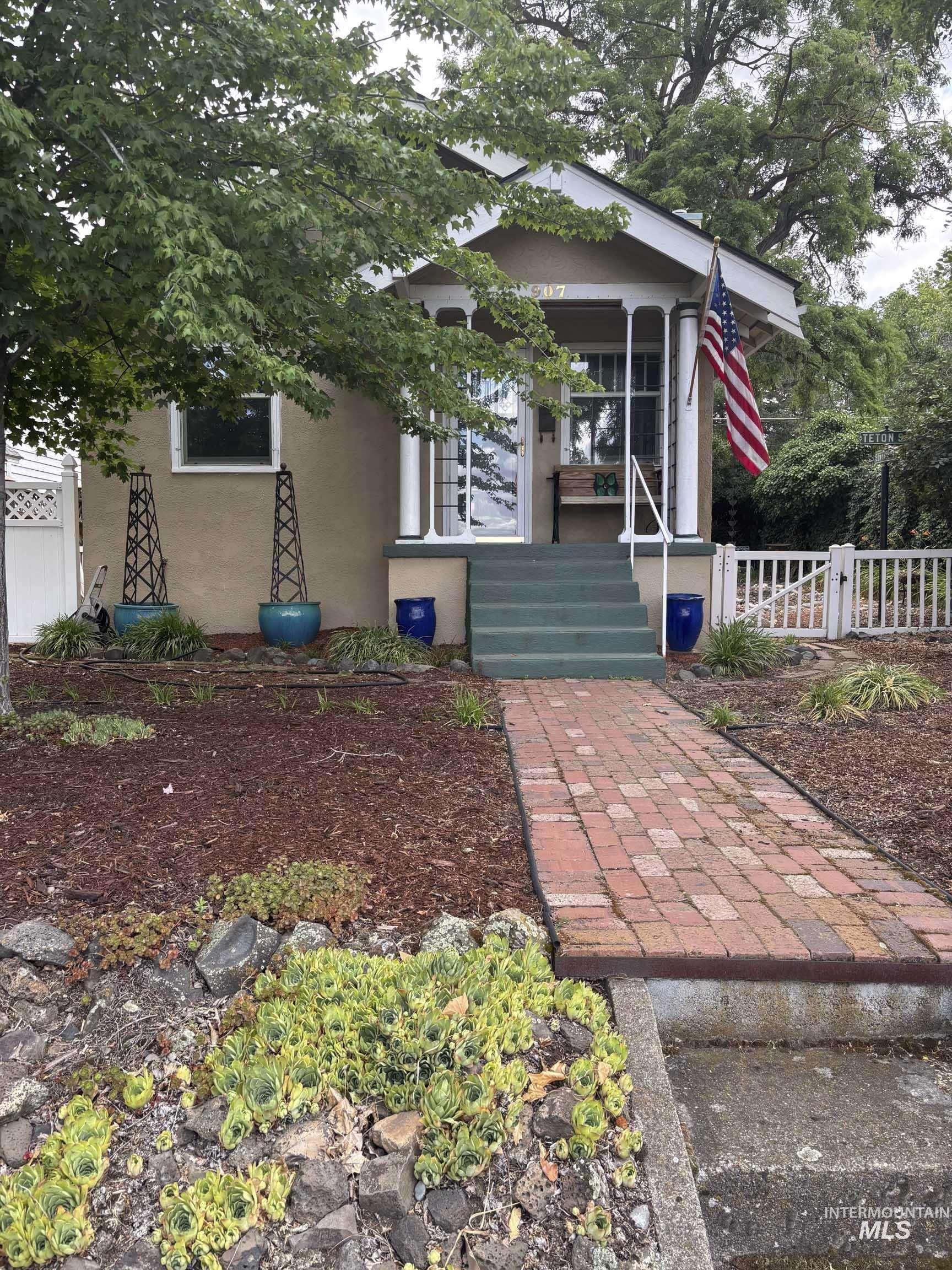 907 Prospect Ave, Lewiston, Idaho 83501, 3 Bedrooms, 2 Bathrooms, Residential For Sale, Price $320,000, 98976997