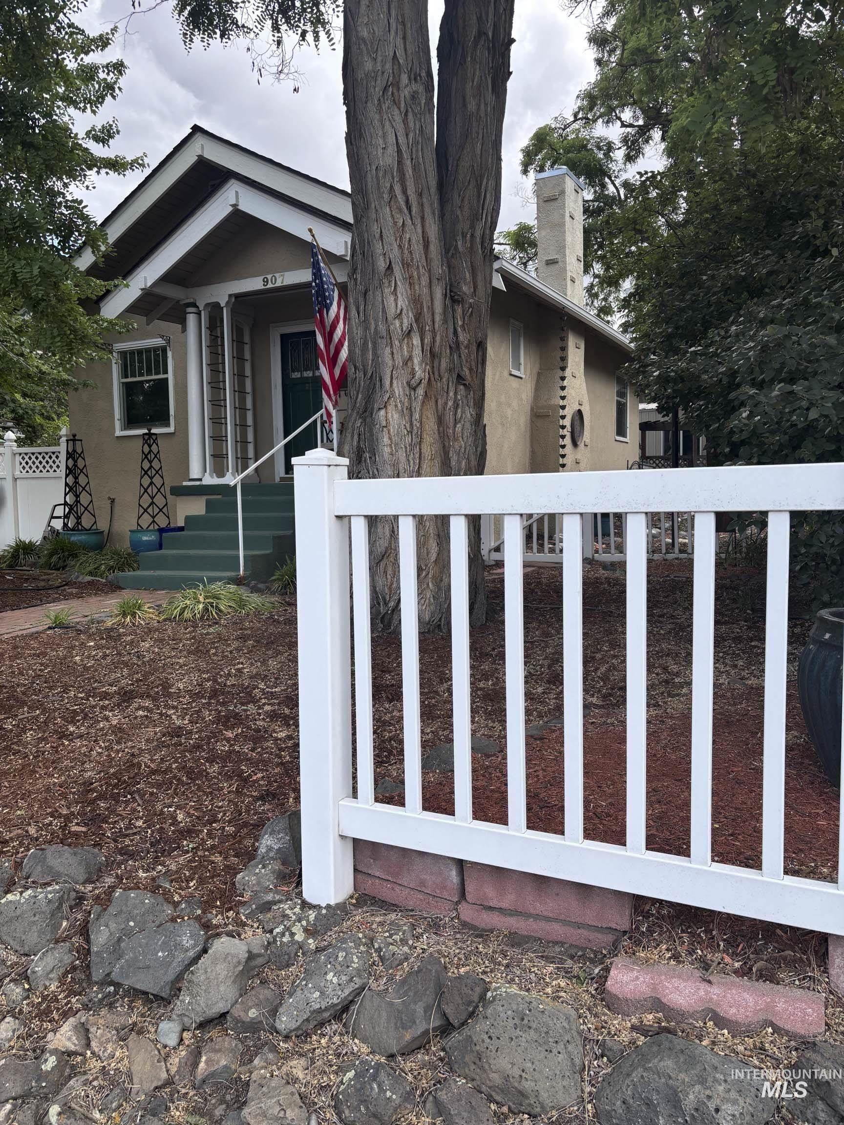 907 Prospect Ave, Lewiston, Idaho 83501, 3 Bedrooms, 2 Bathrooms, Residential For Sale, Price $320,000, 98976997