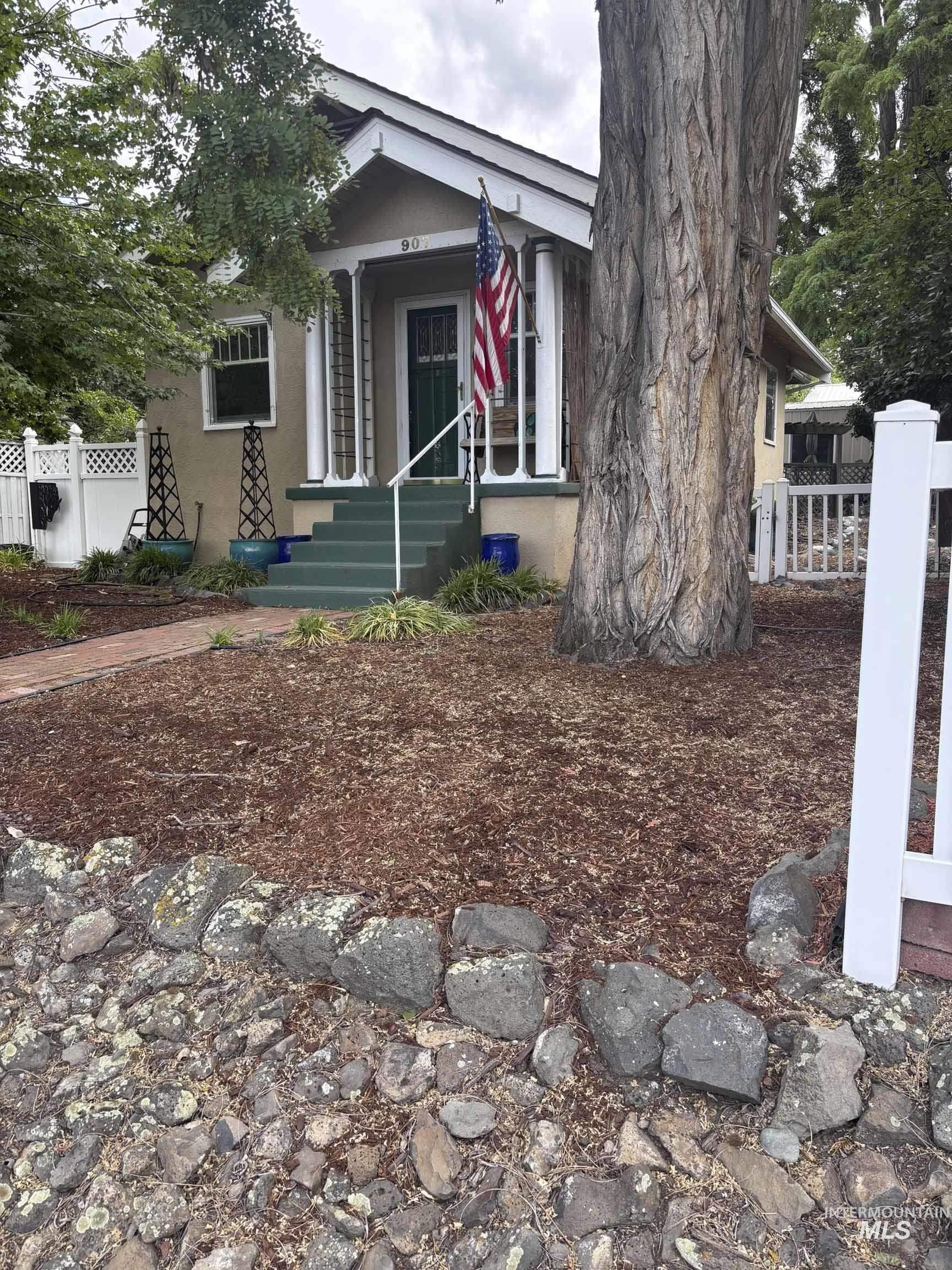 907 Prospect Ave, Lewiston, Idaho 83501, 3 Bedrooms, 2 Bathrooms, Residential For Sale, Price $320,000, 98976997