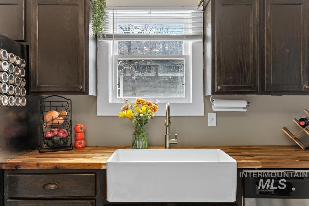 1615 Fillmore St, Caldwell, Idaho 83605, 2 Bedrooms, 1 Bathroom, Residential For Sale, Price $329,990, 98976998