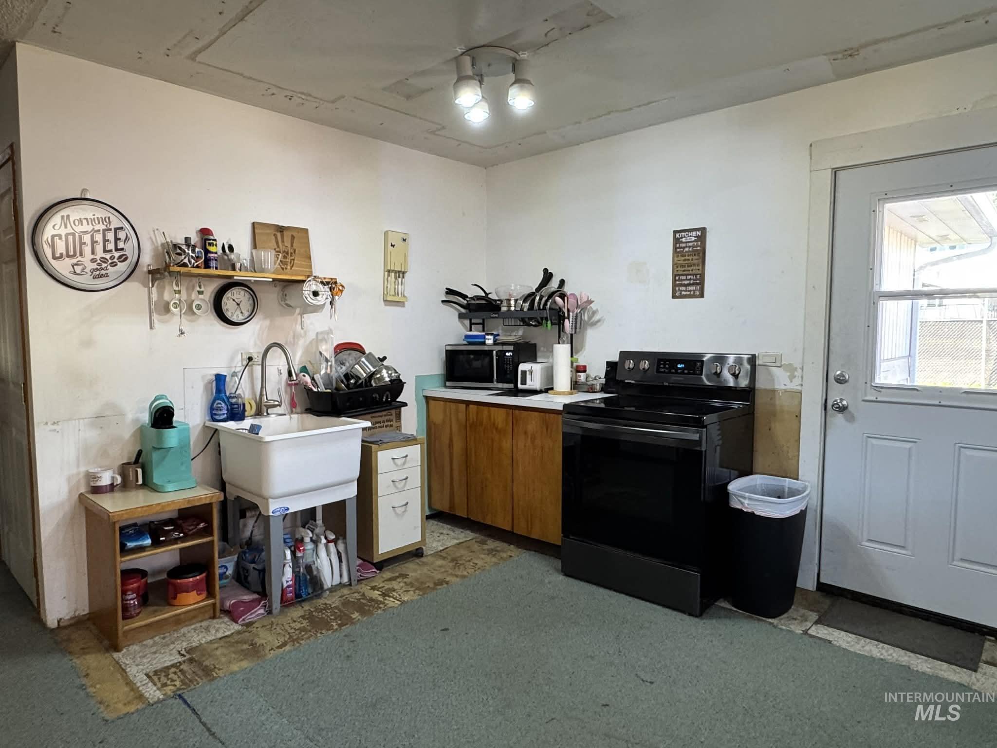 1010 Idaho St, Kamiah, Idaho 83536, 5 Bedrooms, 1 Bathroom, Residential For Sale, Price $302,000, 98977000