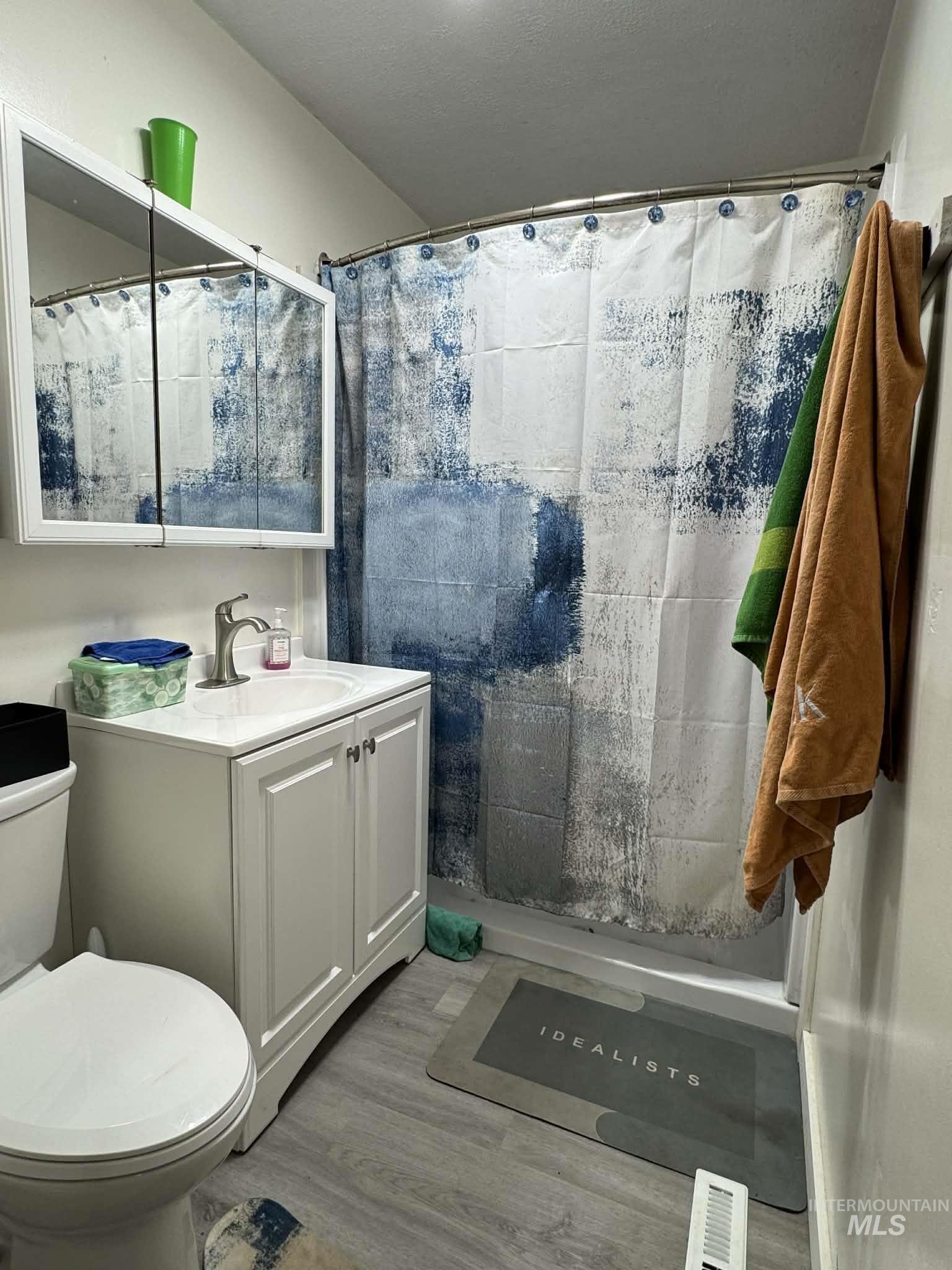 1010 Idaho St, Kamiah, Idaho 83536, 5 Bedrooms, 1 Bathroom, Residential For Sale, Price $302,000, 98977000