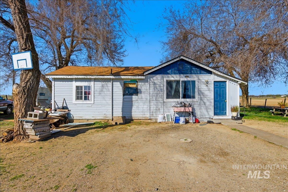 27633 Farmway Road, Caldwell, Idaho 83607, 2 Bedrooms, 1 Bathroom, Residential For Sale, Price $550,000, 98977001