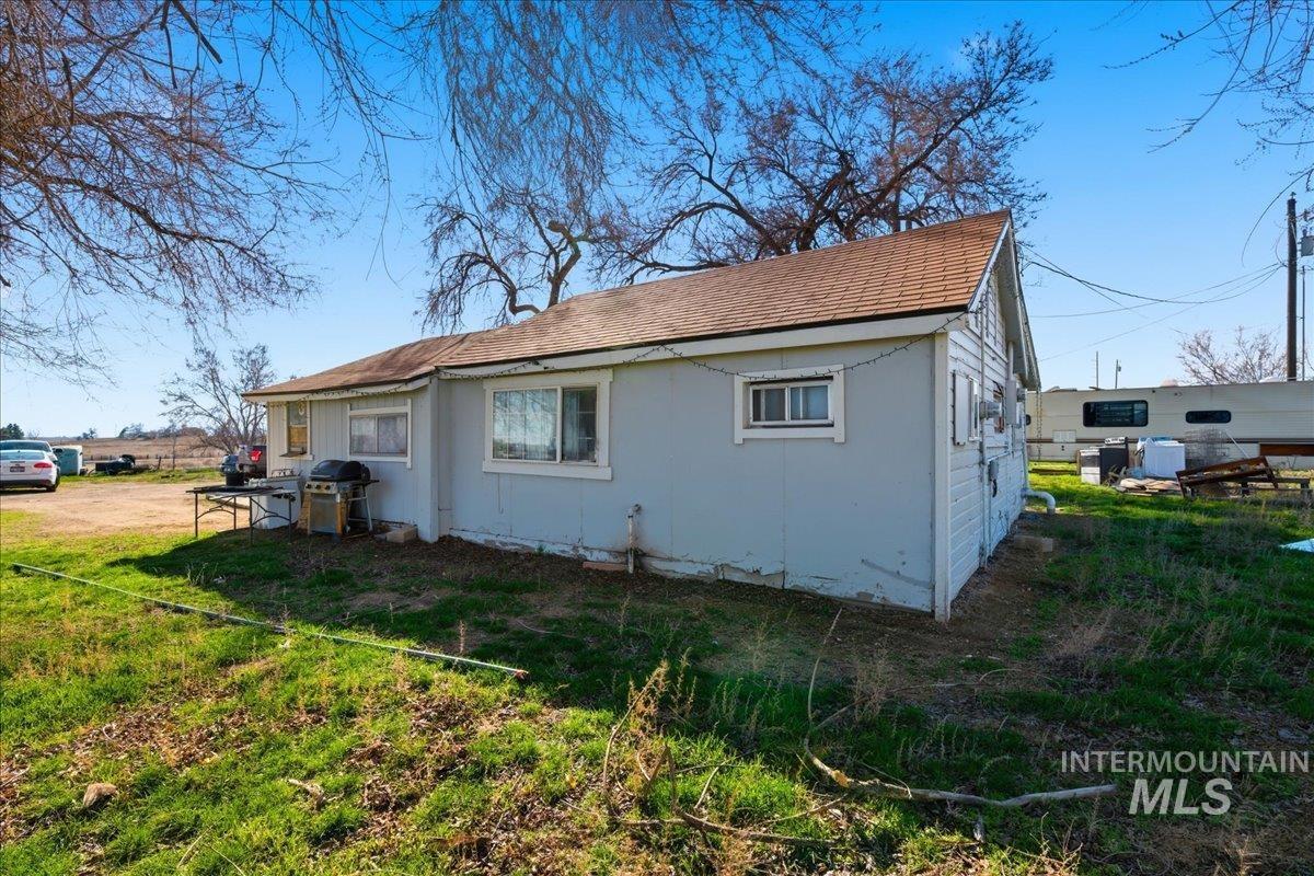 27633 Farmway Road, Caldwell, Idaho 83607, 2 Bedrooms, 1 Bathroom, Residential For Sale, Price $550,000, 98977001