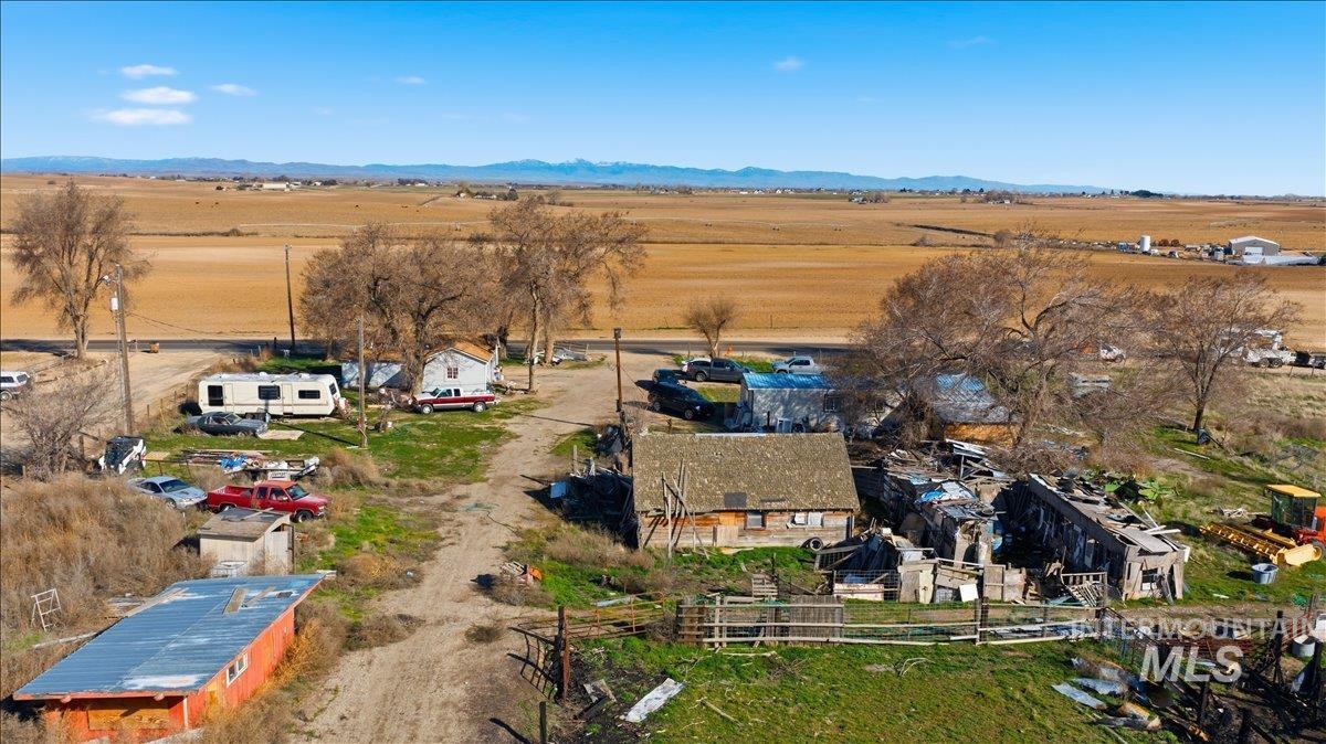 27633 Farmway Road, Caldwell, Idaho 83607, 2 Bedrooms, 1 Bathroom, Residential For Sale, Price $550,000, 98977001