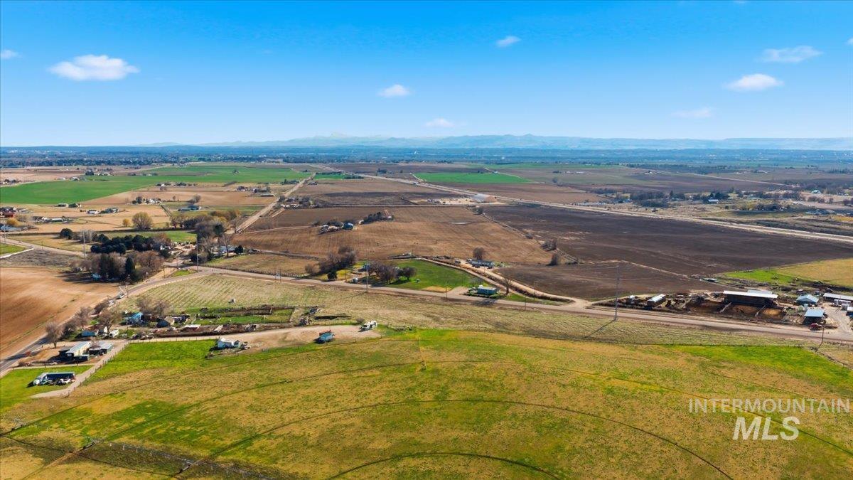 27633 Farmway Road, Caldwell, Idaho 83607, 2 Bedrooms, 1 Bathroom, Residential For Sale, Price $550,000, 98977001