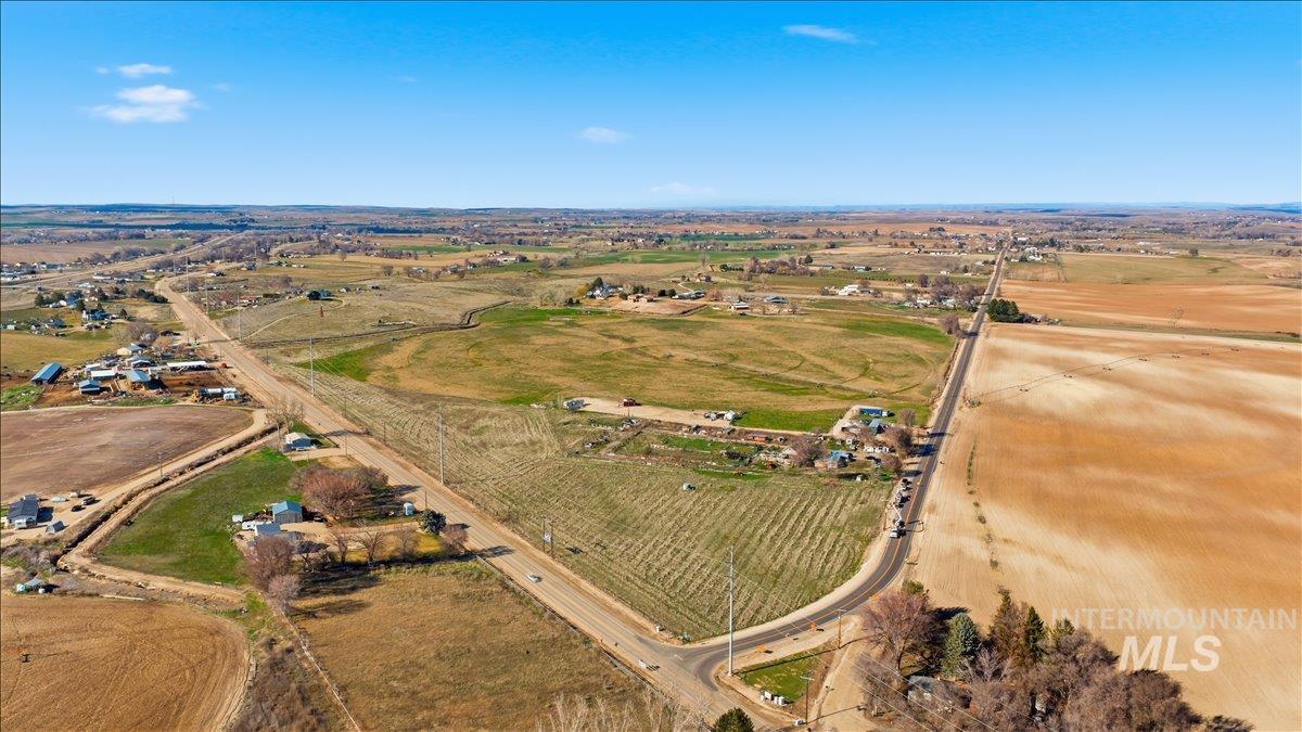 27633 Farmway Road, Caldwell, Idaho 83607, 2 Bedrooms, 1 Bathroom, Residential For Sale, Price $550,000, 98977001