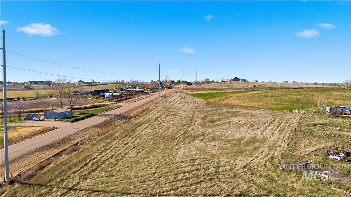 27633 Farmway Road, Caldwell, Idaho 83607, 2 Bedrooms, 1 Bathroom, Residential For Sale, Price $550,000, 98977001