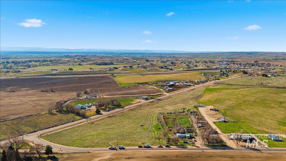 27633 Farmway Road, Caldwell, Idaho 83607, 2 Bedrooms, 1 Bathroom, Residential For Sale, Price $550,000, 98977001