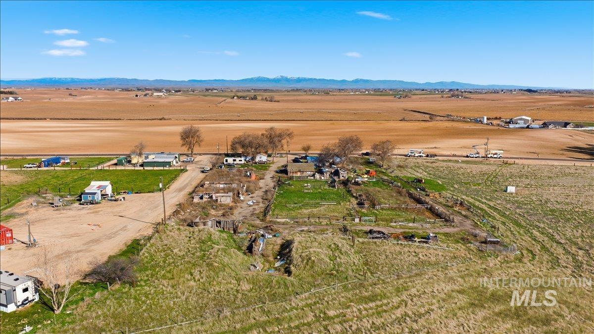 27633 Farmway Road, Caldwell, Idaho 83607, 2 Bedrooms, 1 Bathroom, Residential For Sale, Price $550,000, 98977001