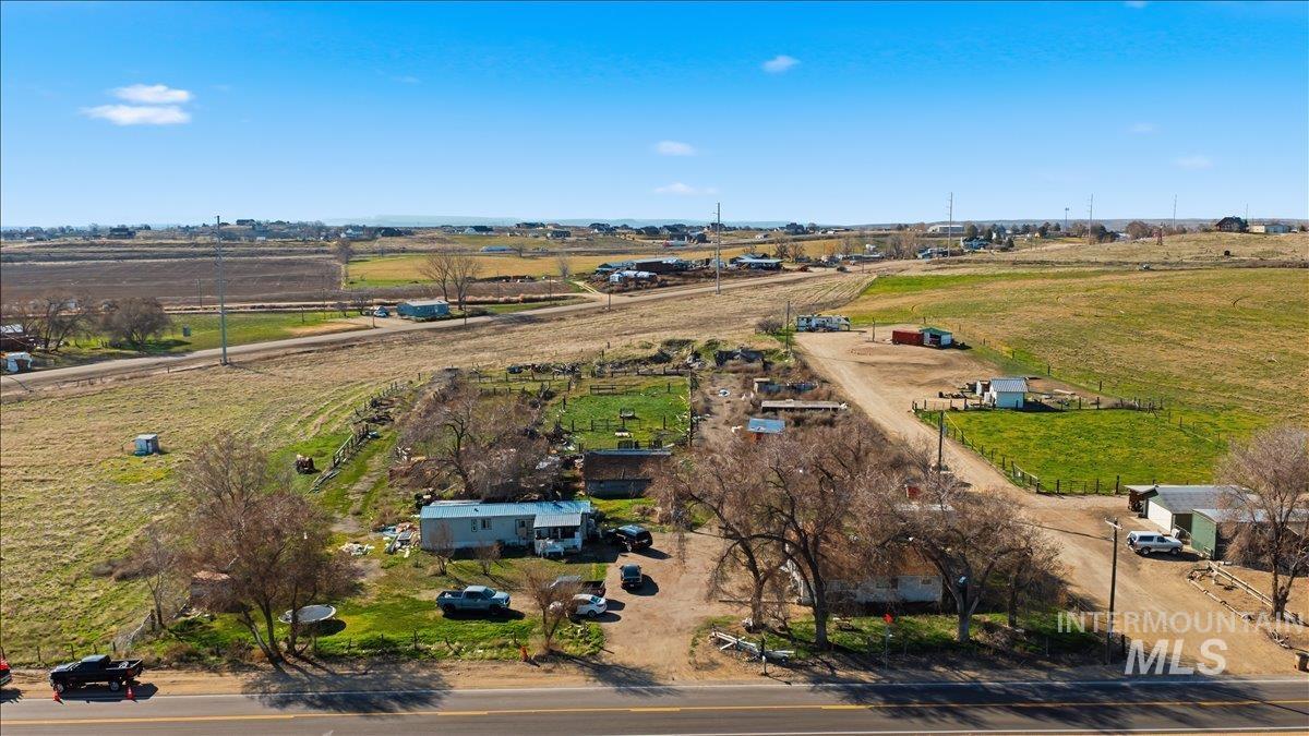 27633 Farmway Road, Caldwell, Idaho 83607, 2 Bedrooms, 1 Bathroom, Residential For Sale, Price $550,000, 98977001