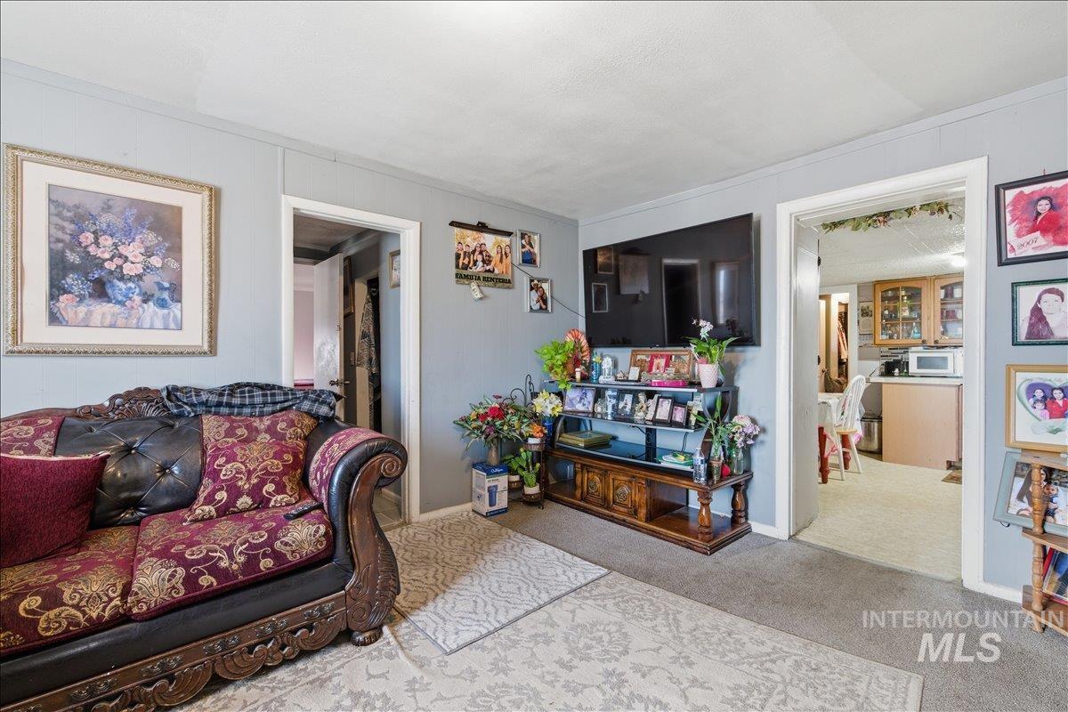 27633 Farmway Road, Caldwell, Idaho 83607, 2 Bedrooms, 1 Bathroom, Residential For Sale, Price $550,000, 98977001