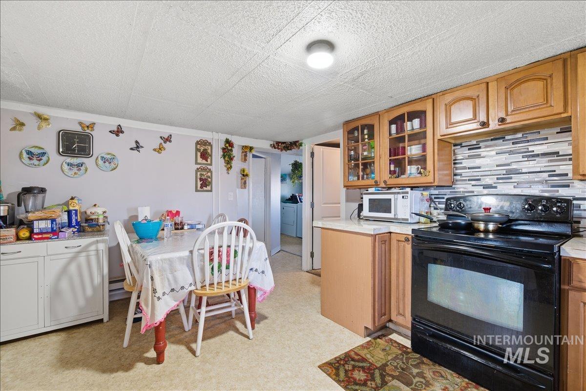 27633 Farmway Road, Caldwell, Idaho 83607, 2 Bedrooms, 1 Bathroom, Residential For Sale, Price $550,000, 98977001