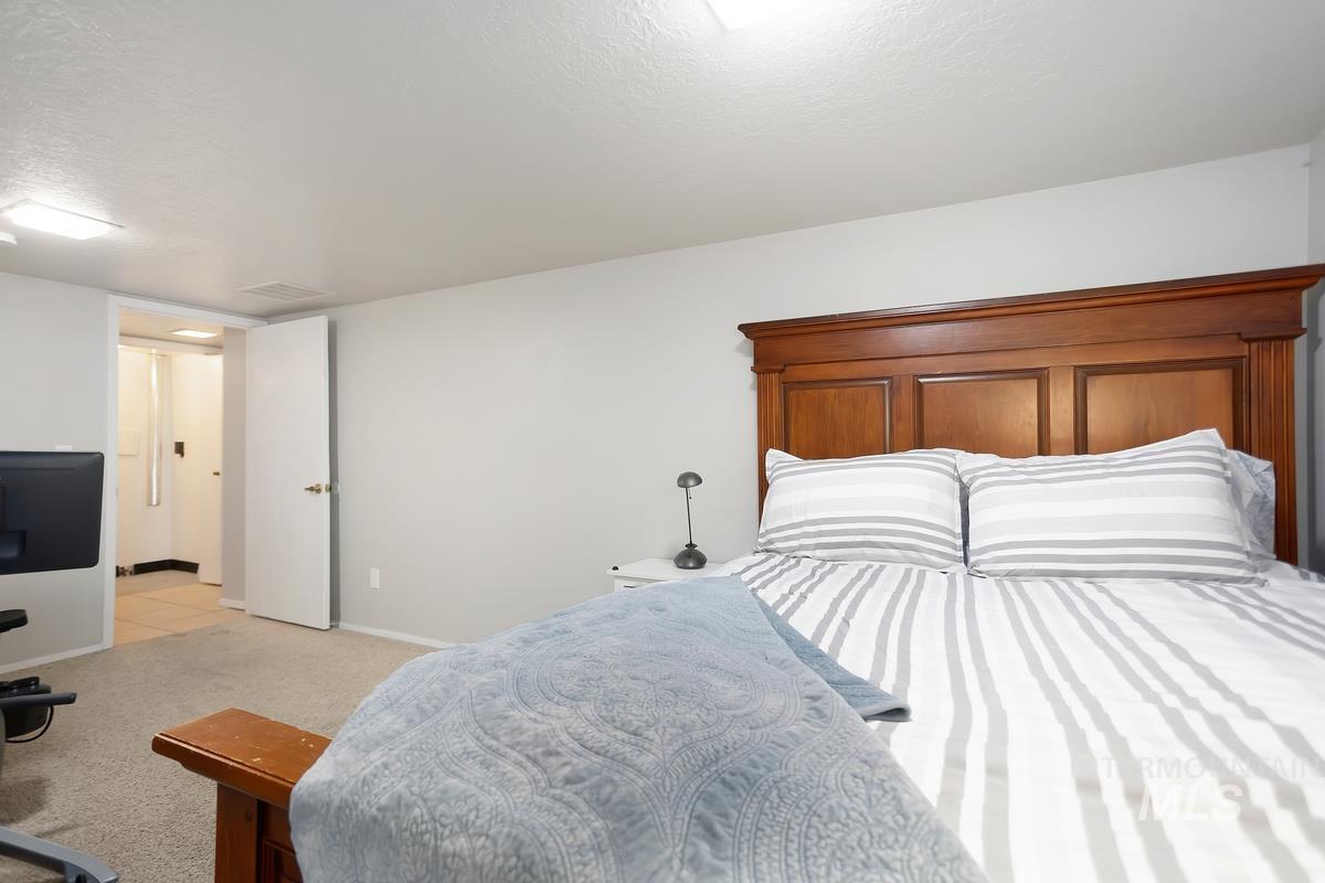 4950 N Bitterbrush, Boise, Idaho 83703, 3 Bedrooms, 2 Bathrooms, Residential For Sale, Price $458,000,MLS 98977003