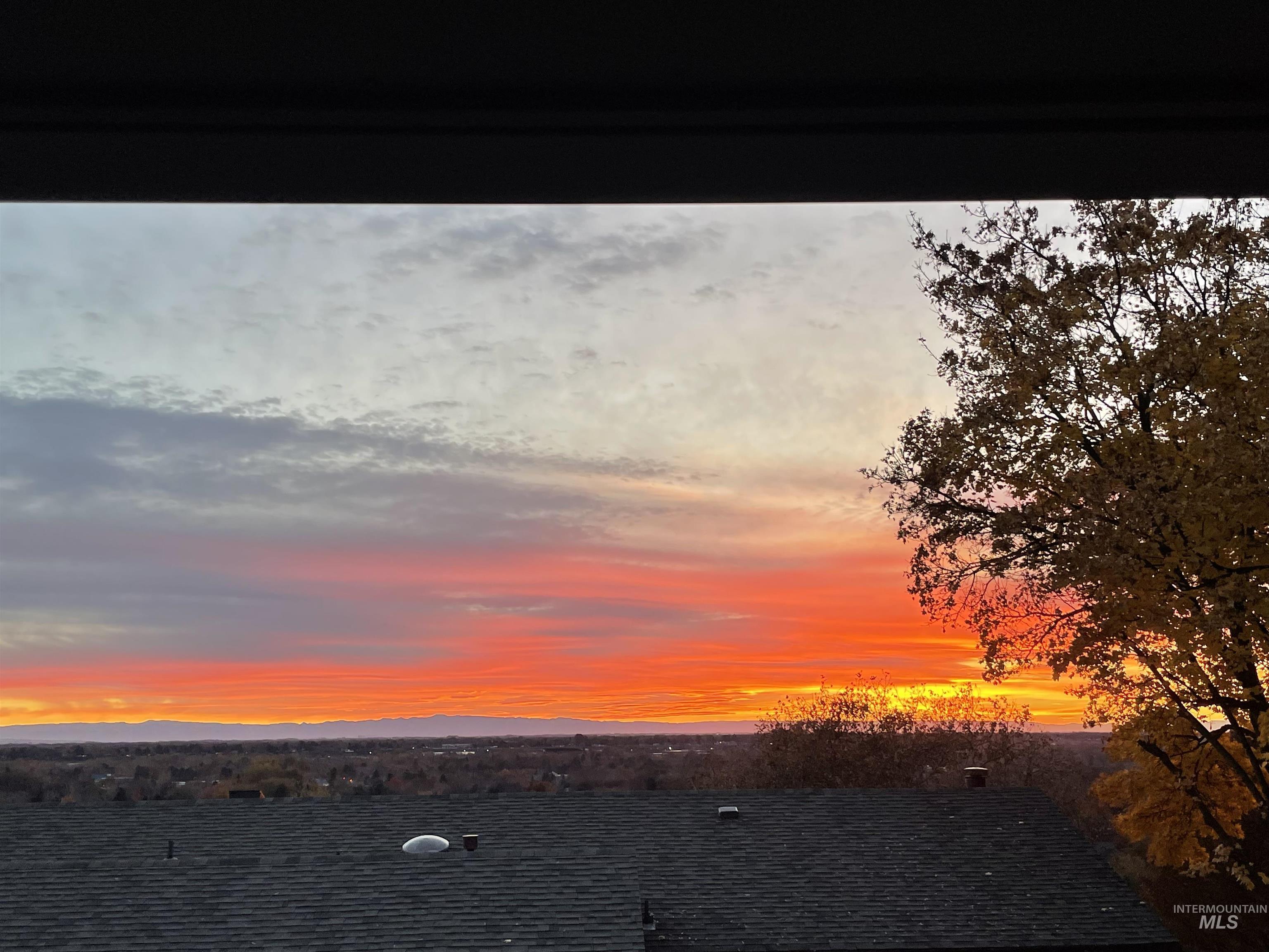 4950 N Bitterbrush, Boise, Idaho 83703, 3 Bedrooms, 2 Bathrooms, Residential For Sale, Price $458,000,MLS 98977003