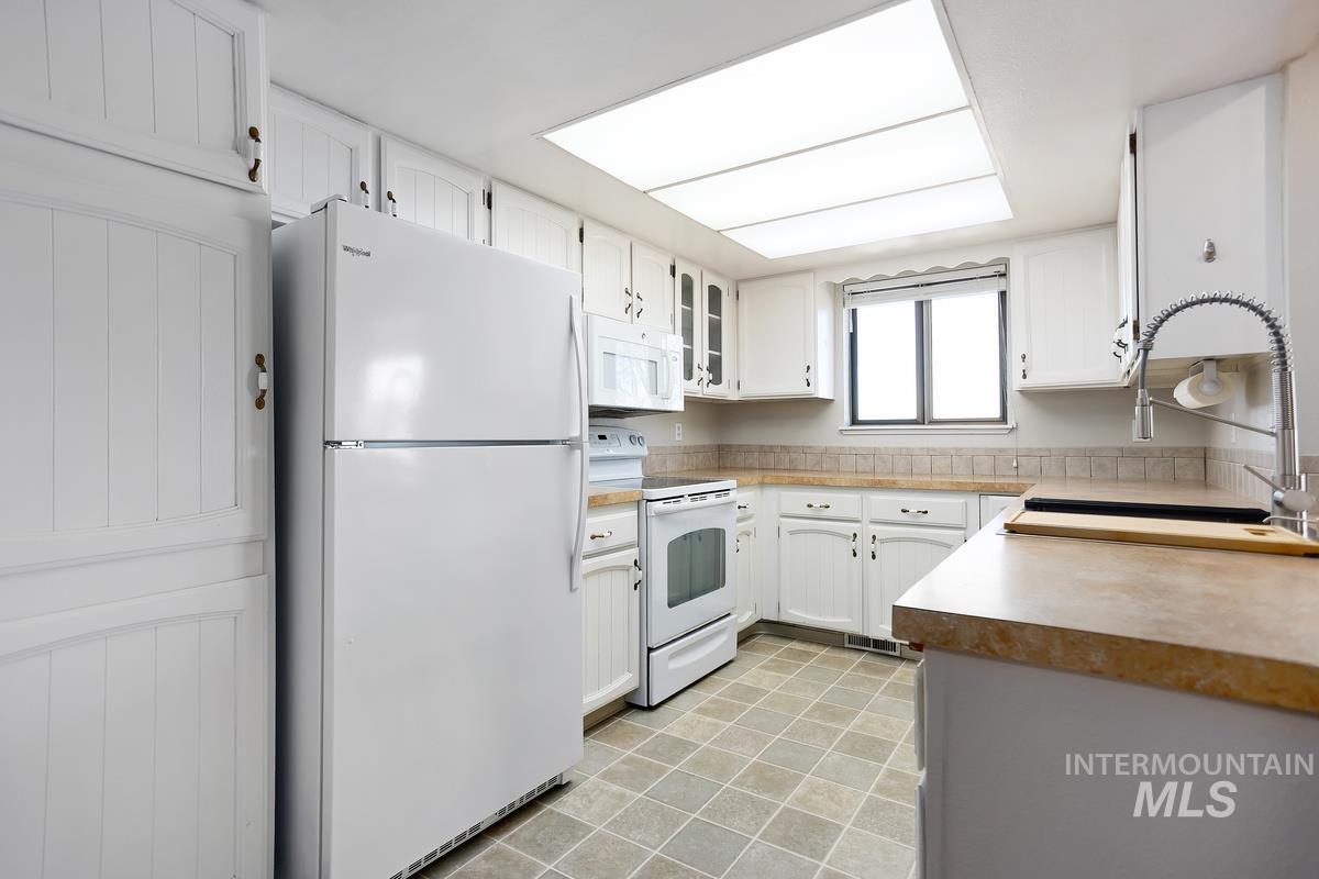 4950 N Bitterbrush, Boise, Idaho 83703, 3 Bedrooms, 2 Bathrooms, Residential For Sale, Price $458,000, 98977003