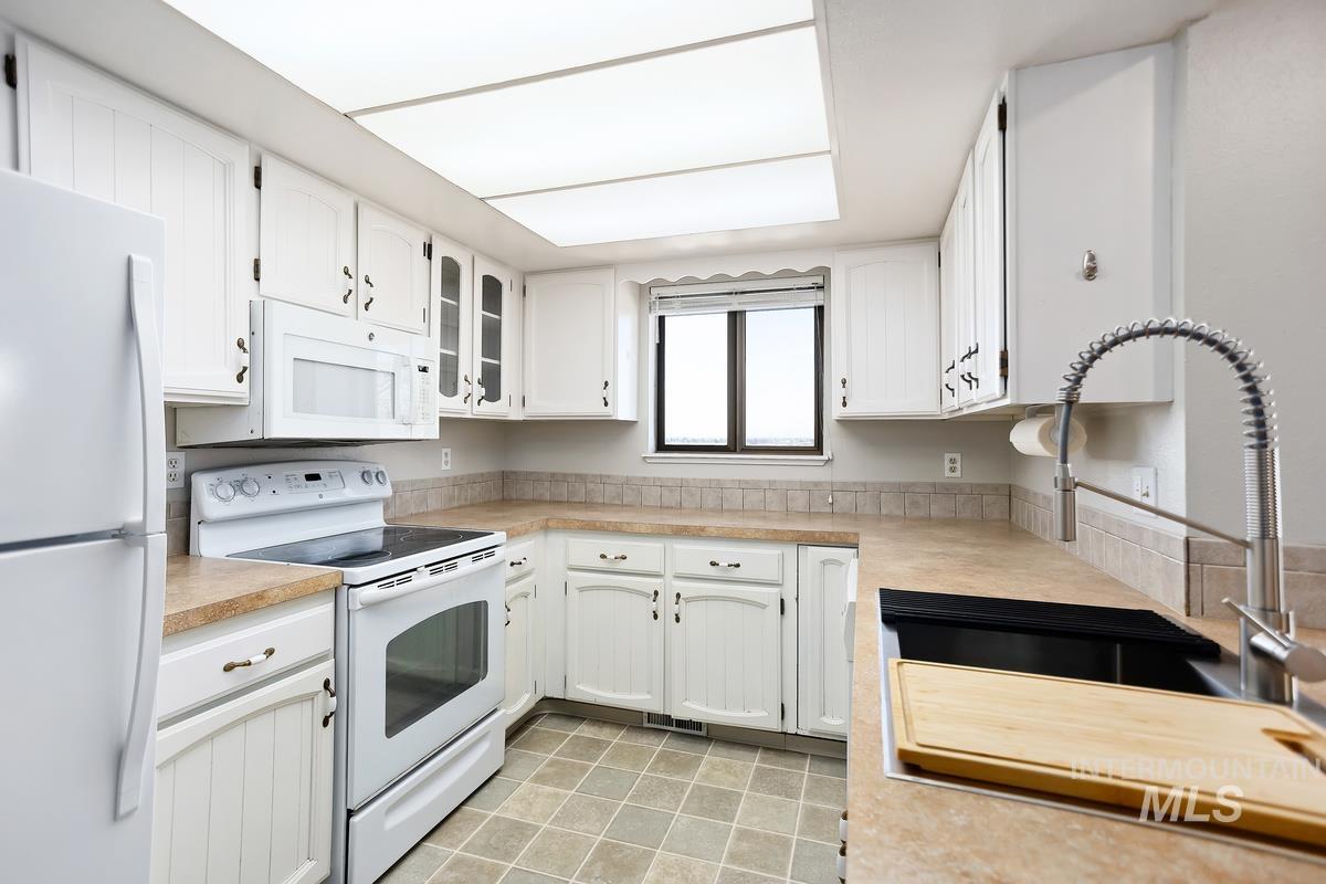 4950 N Bitterbrush, Boise, Idaho 83703, 3 Bedrooms, 2 Bathrooms, Residential For Sale, Price $458,000, 98977003