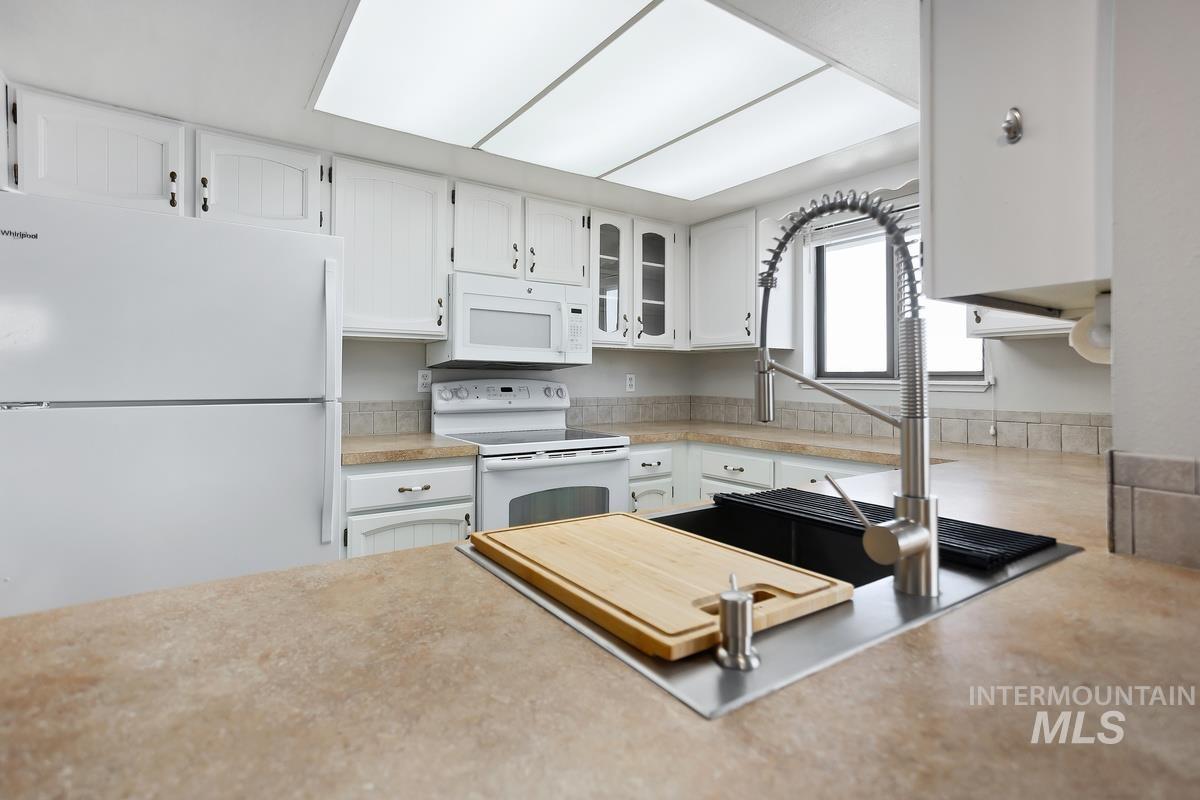 4950 N Bitterbrush, Boise, Idaho 83703, 3 Bedrooms, 2 Bathrooms, Residential For Sale, Price $458,000, 98977003