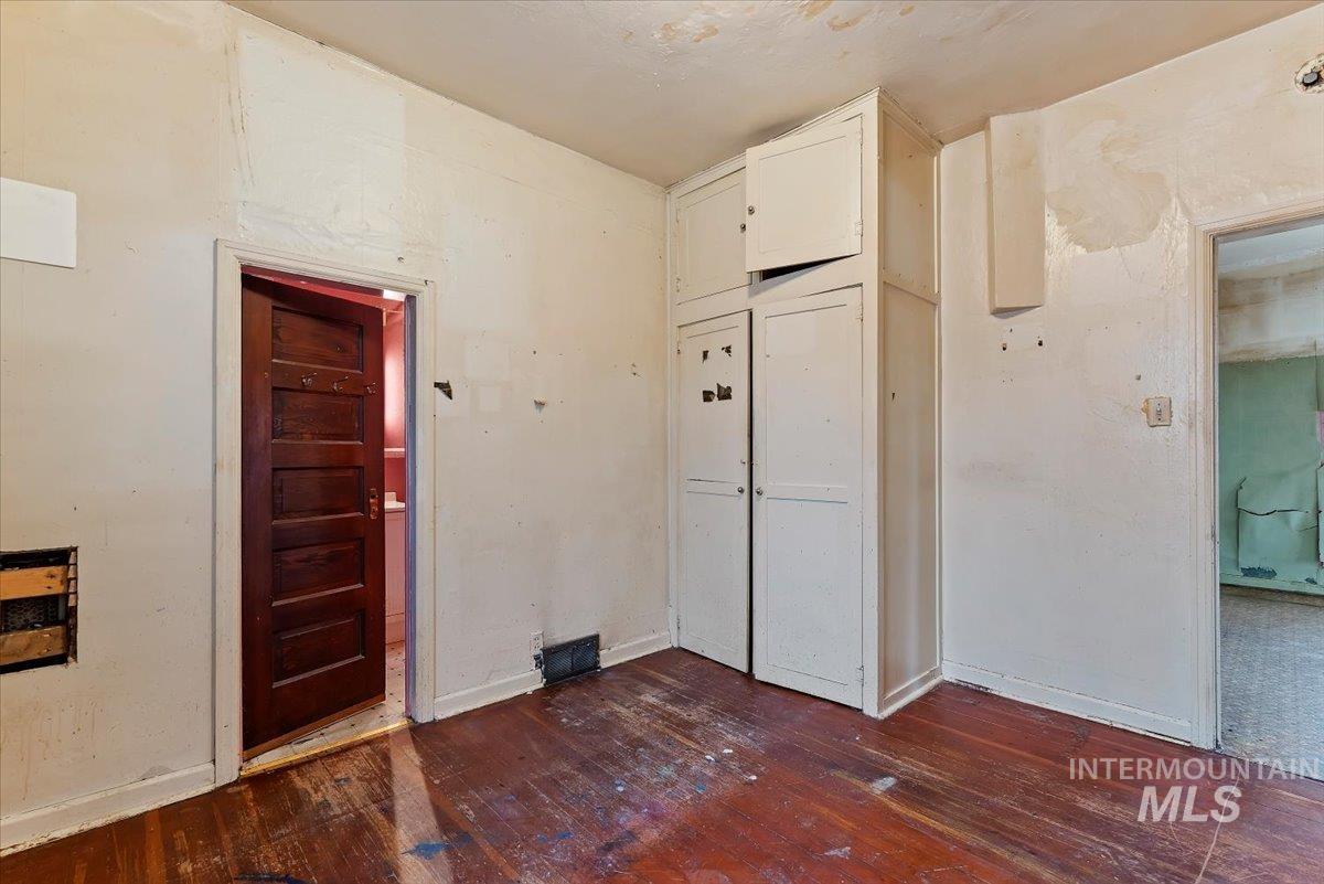 2114 N 9th St, Boise, Idaho 83702-2819, 2 Bedrooms, 1 Bathroom, Residential For Sale, Price $450,000,MLS 98977004