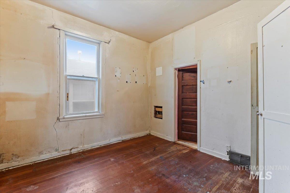 2114 N 9th St, Boise, Idaho 83702-2819, 2 Bedrooms, 1 Bathroom, Residential For Sale, Price $450,000,MLS 98977004