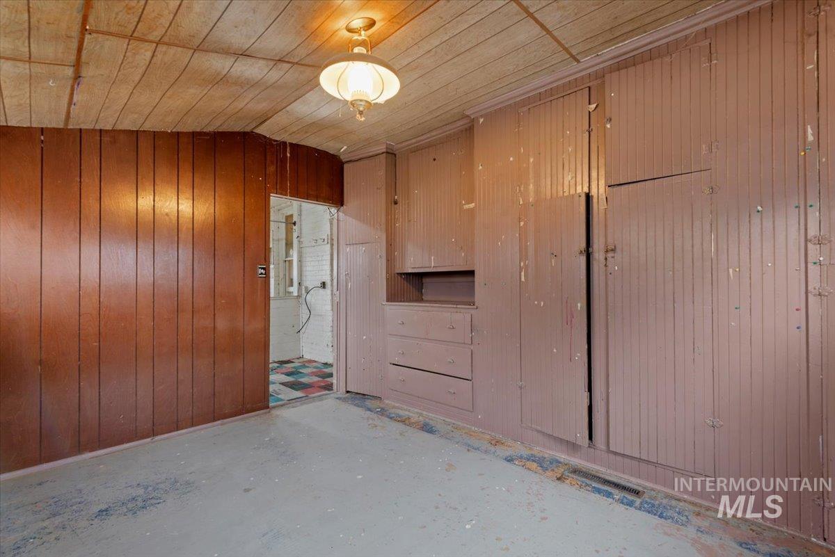 2114 N 9th St, Boise, Idaho 83702-2819, 2 Bedrooms, 1 Bathroom, Residential For Sale, Price $450,000,MLS 98977004