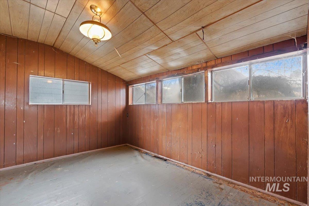 2114 N 9th St, Boise, Idaho 83702-2819, 2 Bedrooms, 1 Bathroom, Residential For Sale, Price $450,000,MLS 98977004