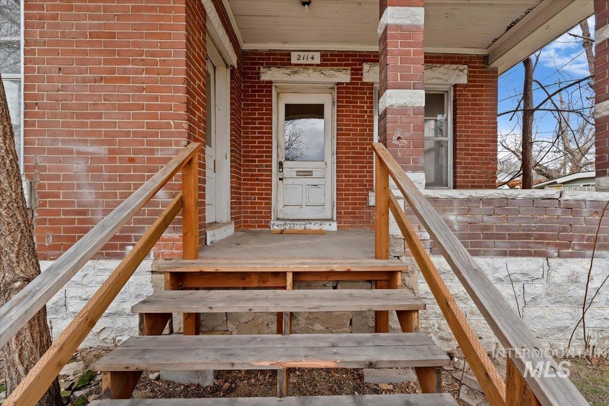 2114 N 9th St, Boise, Idaho 83702-2819, 2 Bedrooms, 1 Bathroom, Residential For Sale, Price $450,000,MLS 98977004