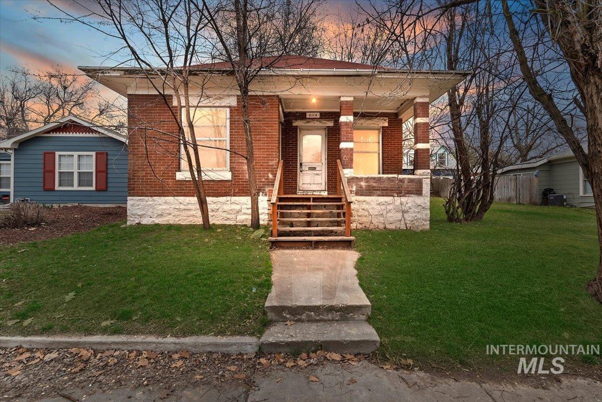 2114 N 9th St, Boise, Idaho 83702-2819, 2 Bedrooms, 1 Bathroom, Residential For Sale, Price $450,000,MLS 98977004