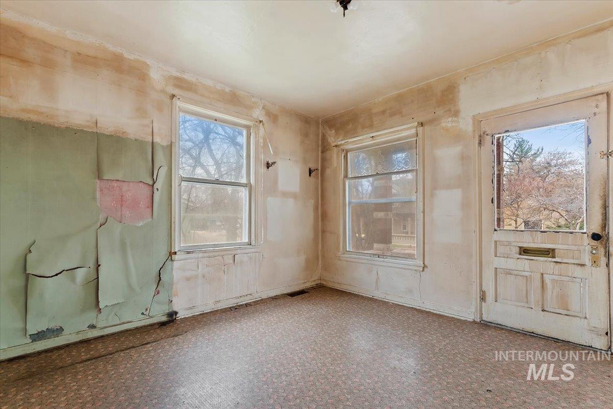 2114 N 9th St, Boise, Idaho 83702-2819, 2 Bedrooms, 1 Bathroom, Residential For Sale, Price $450,000,MLS 98977004