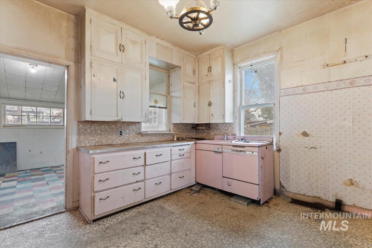 2114 N 9th St, Boise, Idaho 83702-2819, 2 Bedrooms, 1 Bathroom, Residential For Sale, Price $450,000,MLS 98977004