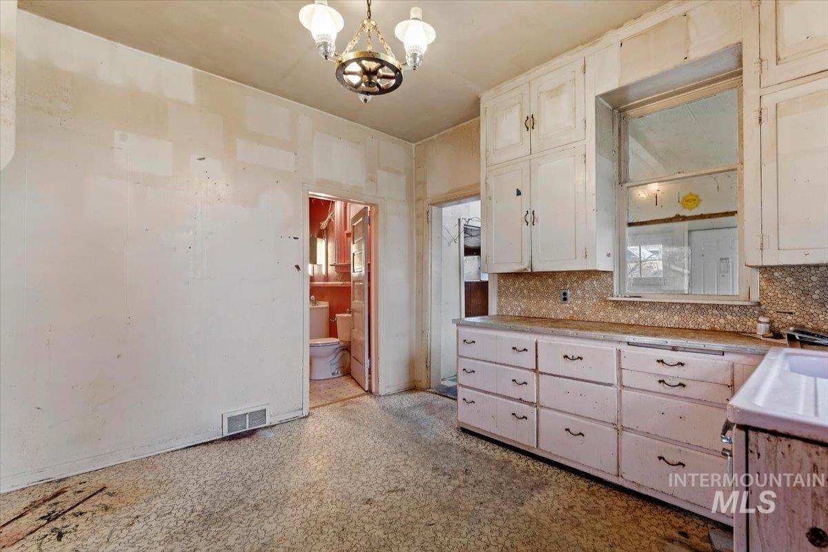 2114 N 9th St, Boise, Idaho 83702-2819, 2 Bedrooms, 1 Bathroom, Residential For Sale, Price $450,000,MLS 98977004