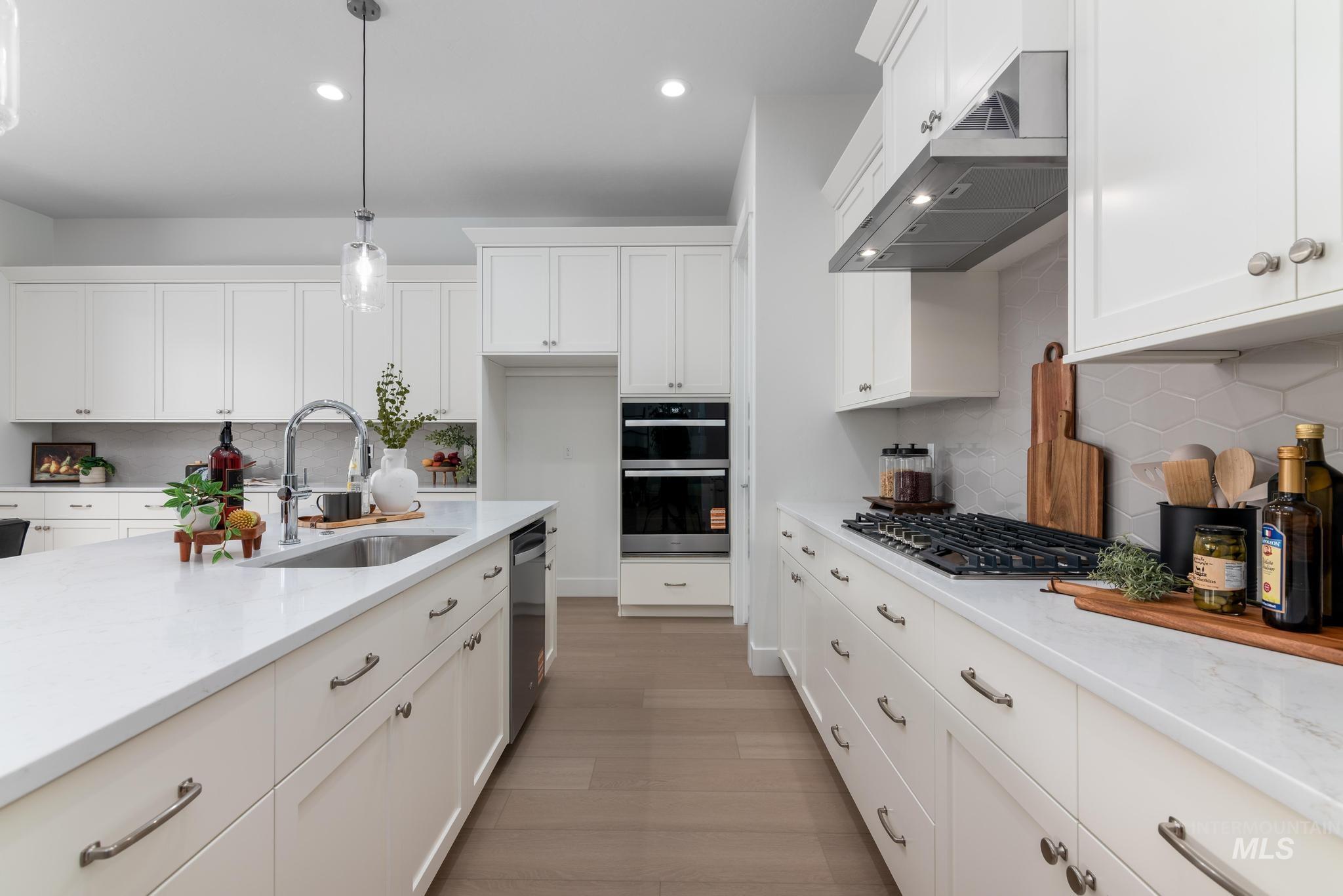 5161 W River Oaks Dr, Meridian, Idaho 83646, 3 Bedrooms, 2.5 Bathrooms, Residential For Sale, Price $654,000,MLS 98977005