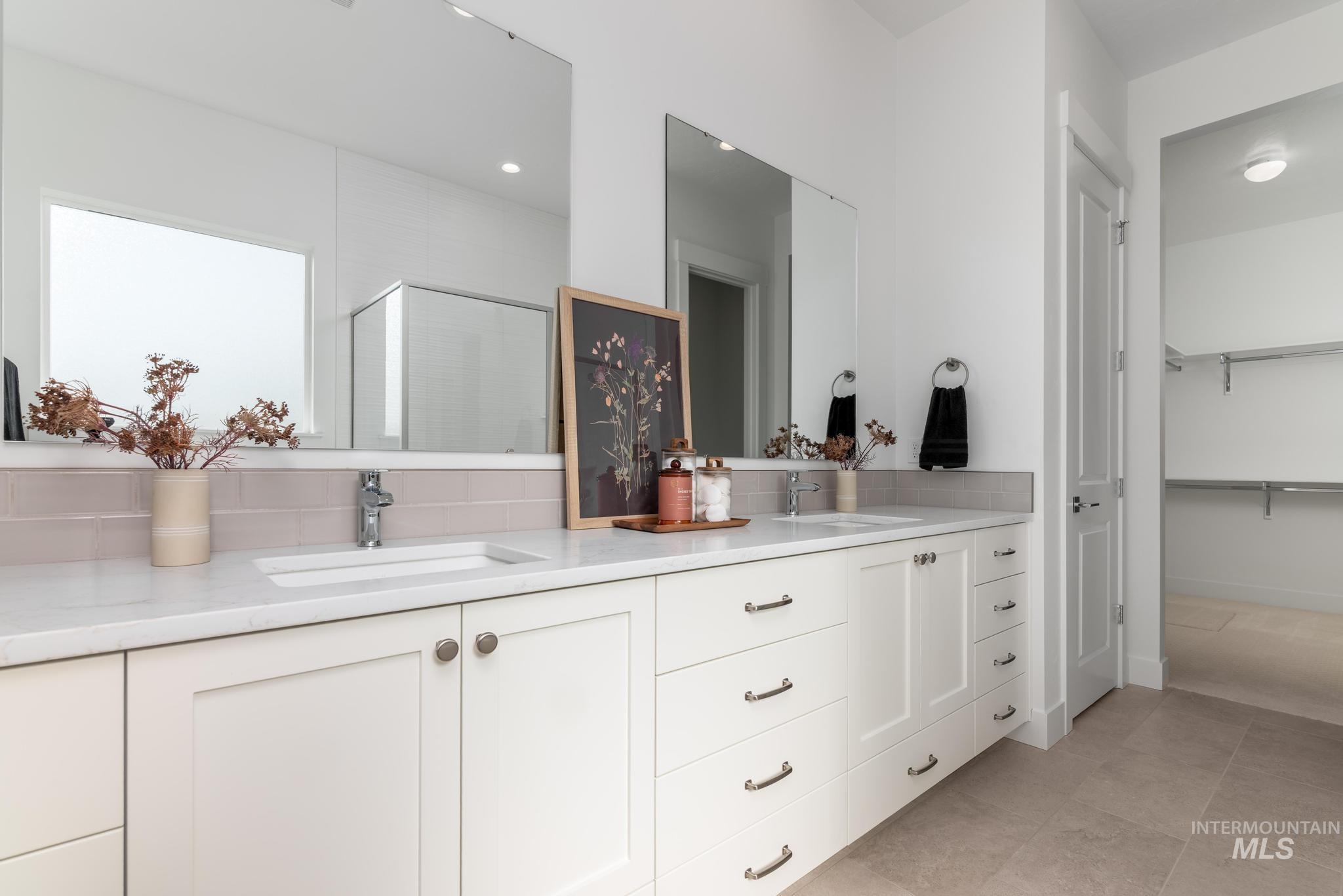 5161 W River Oaks Dr, Meridian, Idaho 83646, 3 Bedrooms, 2.5 Bathrooms, Residential For Sale, Price $654,000,MLS 98977005