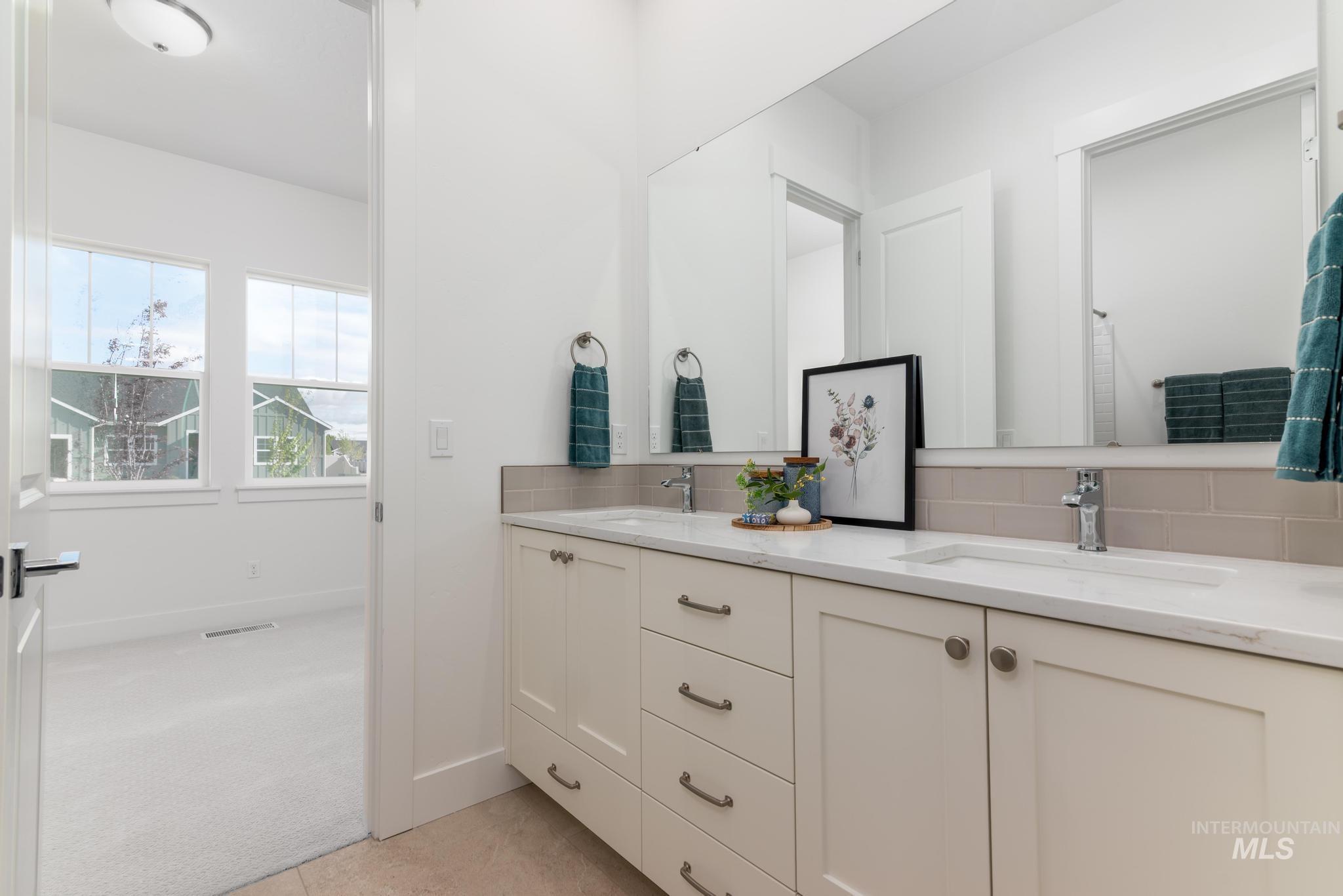 5161 W River Oaks Dr, Meridian, Idaho 83646, 3 Bedrooms, 2.5 Bathrooms, Residential For Sale, Price $654,000,MLS 98977005